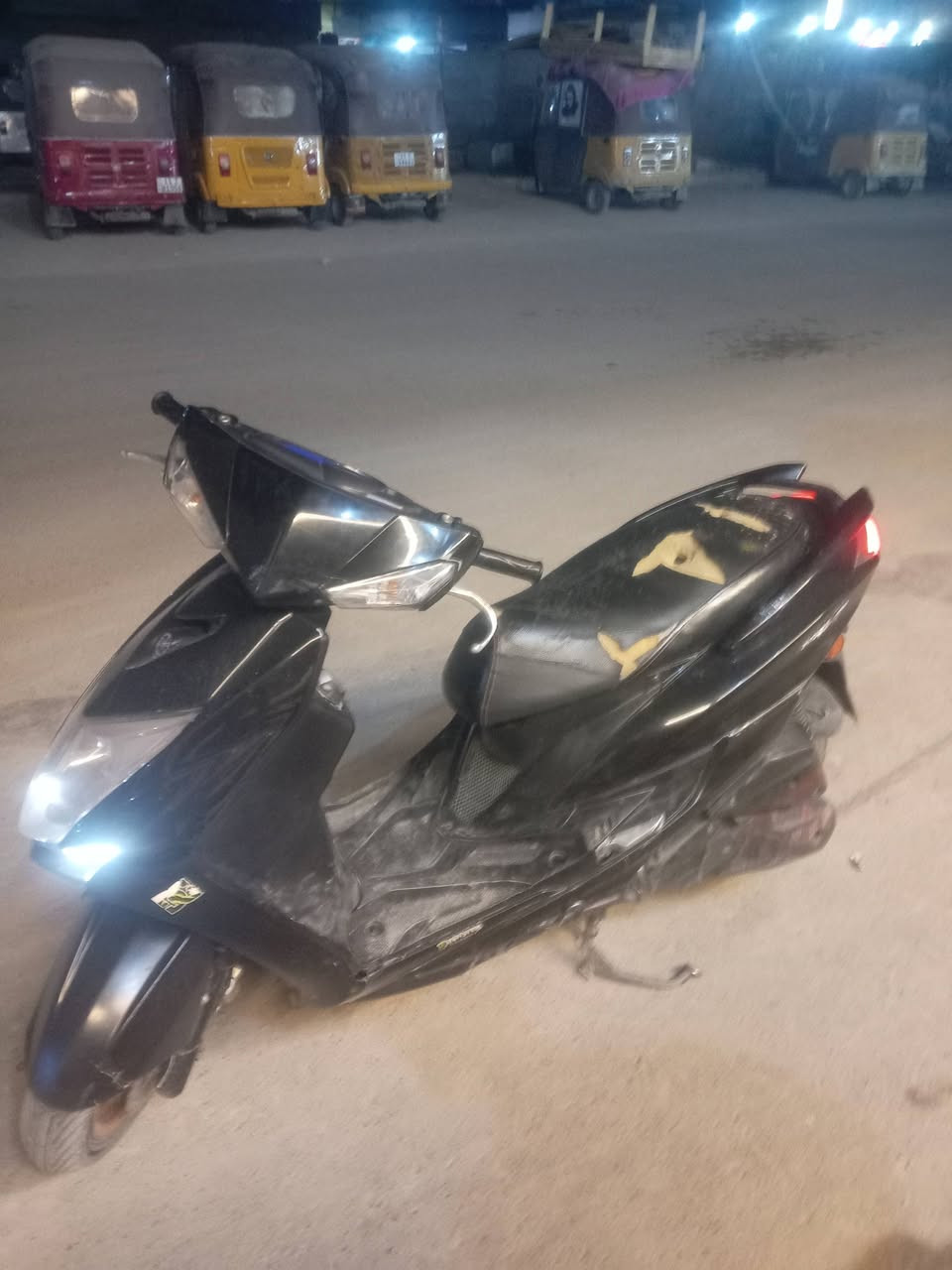 سلام عليكم سكنس لد للبيع الدراجه مكينه نضيفه شلعه ومعدل  المكينه برغي ما مفتوح بيه الدراجه مكفوله مكاني سبع قصور شارع المشروع ***********
