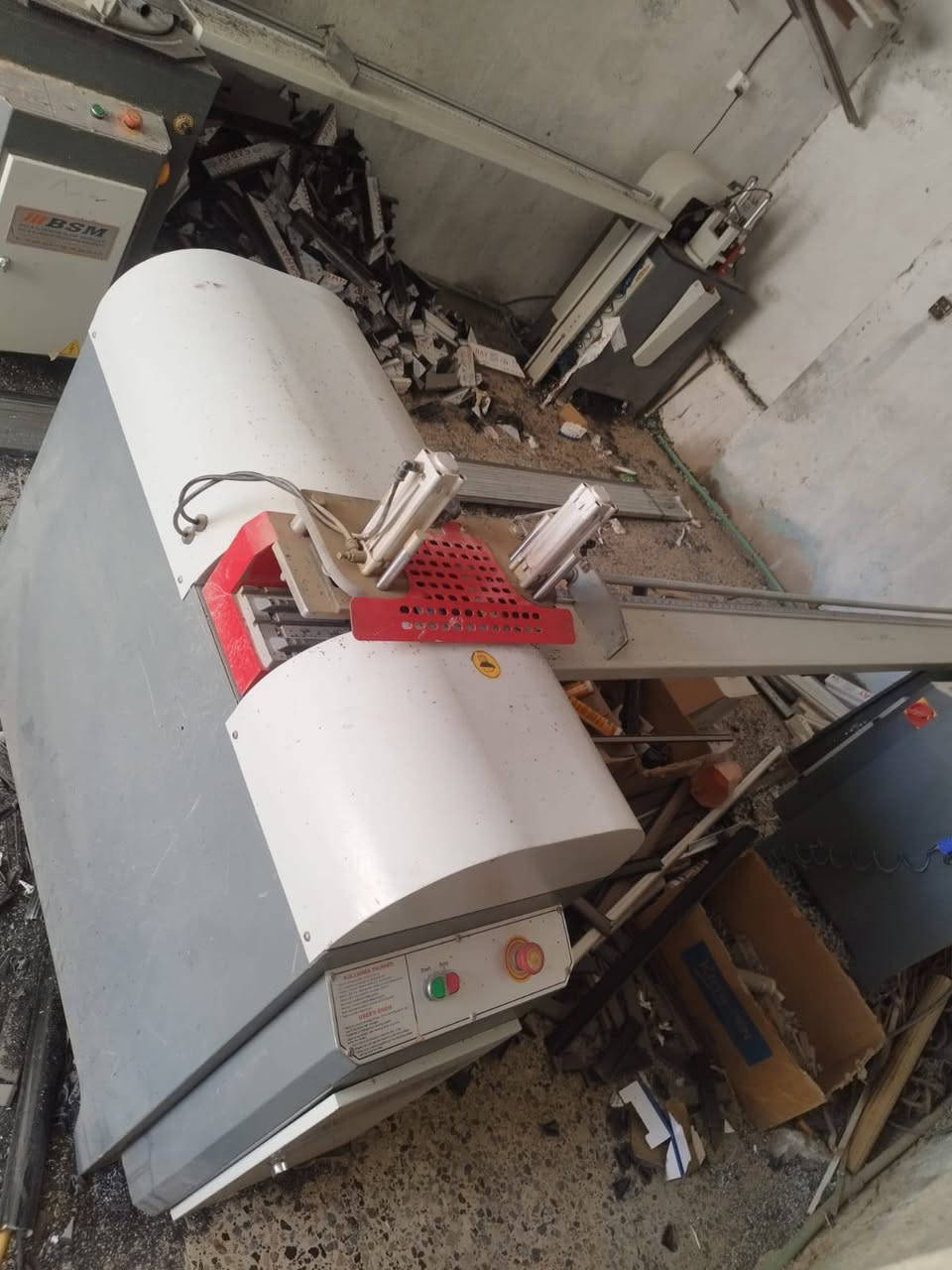 سلام عليكم معمل بي سي
نوعيه بي إس إم ألماني 
جديد مستعمل قليل 
‏‪***********‬‏ مكان شطر
