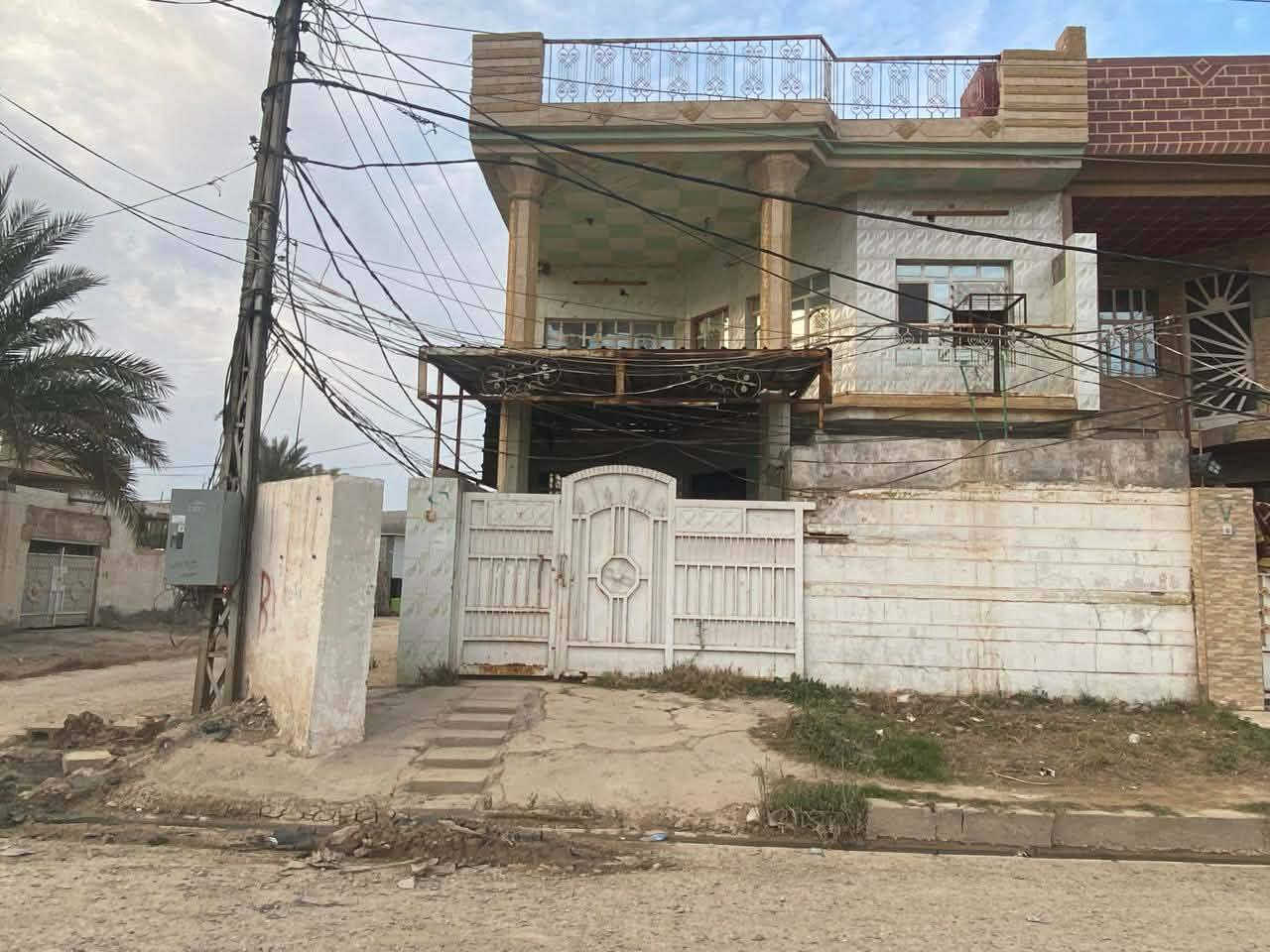 السلام عليكم ورحمه الله وبركاته
بيت للبيع المنطقة دور الزراعه تقاطع القدس مجاور الجامع

البيت صاير مقابيل الشارع بيت ركن منطقه مرتبه 

طابو صرف ب اسمي.     المساحه ١١٧ متر

للطلب والاستفسار الاتصال على هذا الرقم

***********
