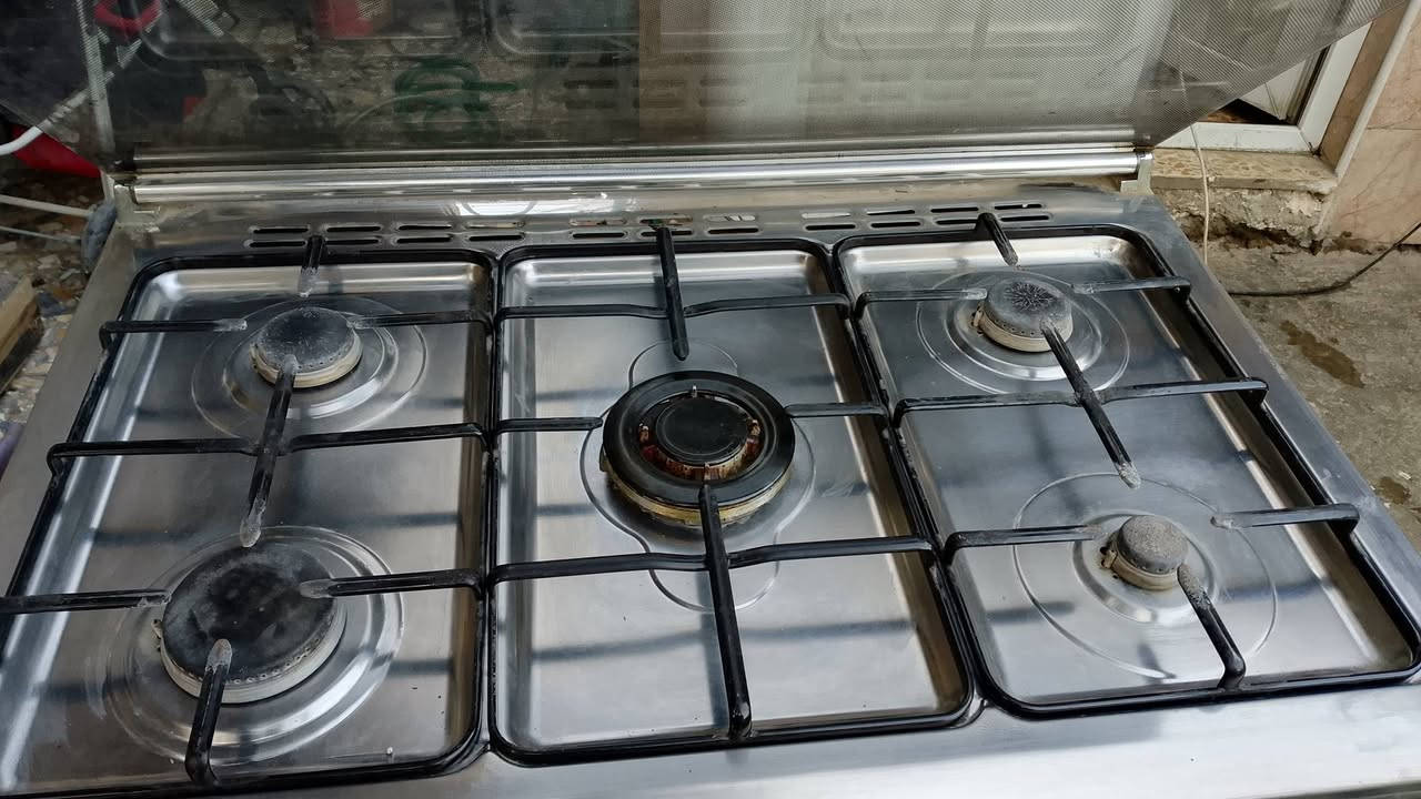 طباخ البيع خمس عيون مستعمل فتره قليله السعر 150 بي مجال شي بسيط العنوان الباويه قرب جامع الزهراء  ***********
