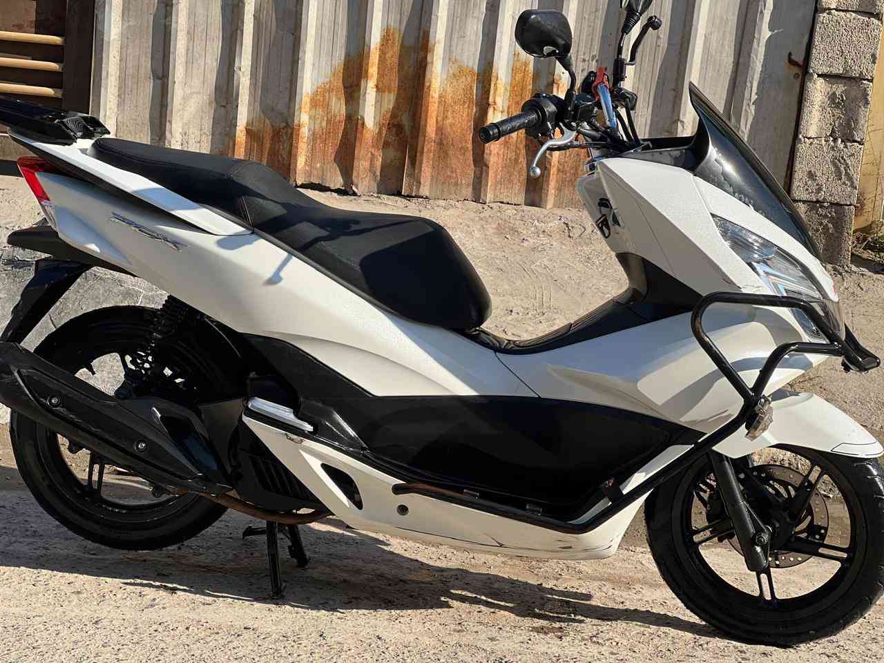 للبيع بي سي اكس ياباني الجيل الثاني دراجه مكفوله عامه 
كفرات اصلي سويج مكاني العبيدي رقمي ***********
