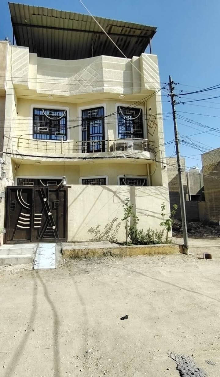 بيت 100 متر طابقين للبيع في حي الزهور گاع ابن حلوة مقابل المدارس الكرفانية حسب الصور مع المنشور السعر 185 مع المجال البسيط ومع الاثاث او بدونه للاستفسار الاتصال او واتساب ***********
