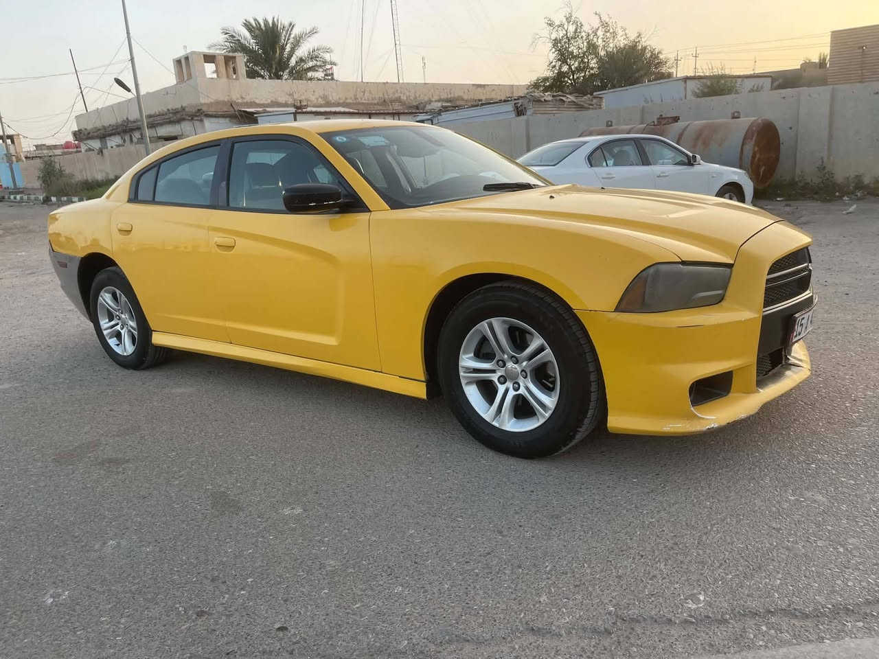 السلام عليكم 
جارجر 2012 
رقم انبار انكليزي
هيئه وغرامات مصفره 
حادثه  جاملغ وبنيد  وجاملغ خلفي بيه تصليح 
السياره كير ومكينه وكفولات 
كير عصه 
كشنات حضن 
شاشه كبيره 
تبريد ثلج 
 السعر 130 وبيه مجال 
مكاني ذي قار قلعه سكر 
***********
