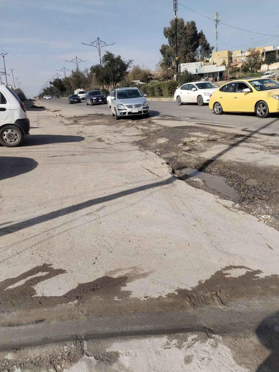 #يعلن_مكتب #عبد_الكريم_للعقار
🔴دار سكن للبيع في حي الملايين الاولى خلف الكمرك

🔴يبعد عن سايدين دهوك مسافة 200م 

🔴مساحة الدار 145م ركن  طابق أو نص

🔴صنف الأرض ملك صرف بستان مع

🔴 وصل بلدية4غرف نوم+استقبال+مطبخ

🔴+هول مشتملات خارجية أو داخلية+مناور

🔴الاستفسارات الاتصال على الارقام التالية
***********
***********
أو مراجعة المكتب يم باب دائرة الكمارك
