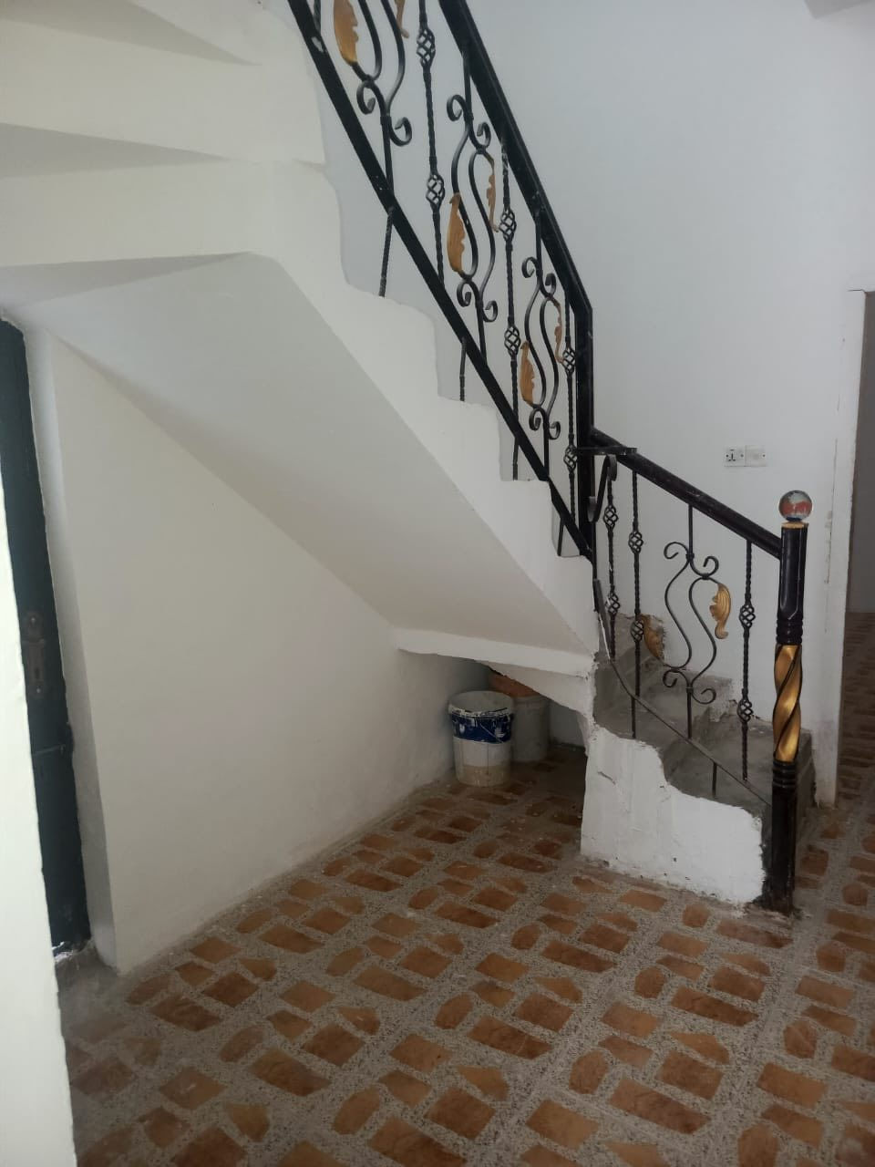 دار للإيجار للبيع
الموقع: كربلاء –الجاير  قرب صيدلية صافي الصفا

المساحة: 50 متر
يحتوي على: غرفتين + مطبخ + صحيات

موقع مناسب وقريب من الخدمات.

للاستفسار الاتصال على الأرقام:
📞 ***********
📞 0780323677
