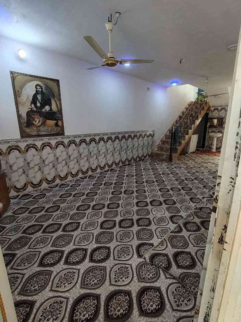 السلام عليكم دار للبيع المكان كربلاء طريق بغداد كربلاء عمود 115 مقابيل جامعة وارث الأنبياء البزل الرئيسي يبعد عن الجامعة كيلو مساحة الدار 120متر تحت البناء طابقين يحتوي الدار على ثلاث غرف نوم وصالتين واستقبال كبير وحمامات خارجيه وداخليه عدد 3 طابو زراعي قرار محكمه سند 25 السعر 95 مليون وبي مجال بسيط لشراي للستفسار الاتصال على الأرقام التالية /*********** /*********** صاحب الدار
