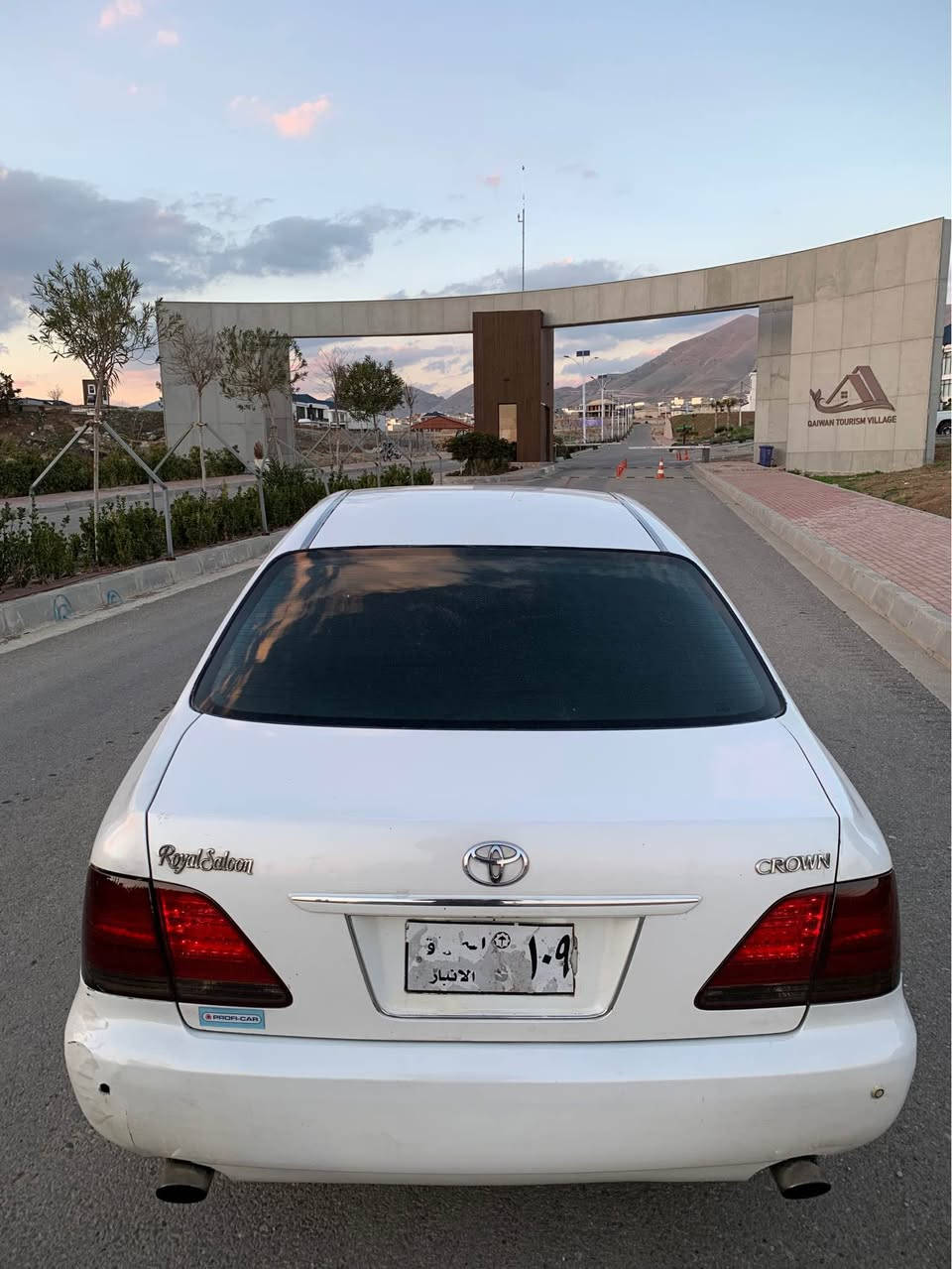 بؤفرؤشتن 44 قفلو كؤتاي پارةي بةحريةكي ناو رةساسي  براوة براوة. ***********
مؤديل 2005 180 بچوك بةبچوك ناو زةرد 2 دوگمة
گيرو مةكينة بةشةرت 
دةعمو ليدراوي نية 
سةقفي بةشةرت بؤياخ نية 
تةقةو رةقةي تيا نية 
لةسليمانيم السليمانية, العراق
