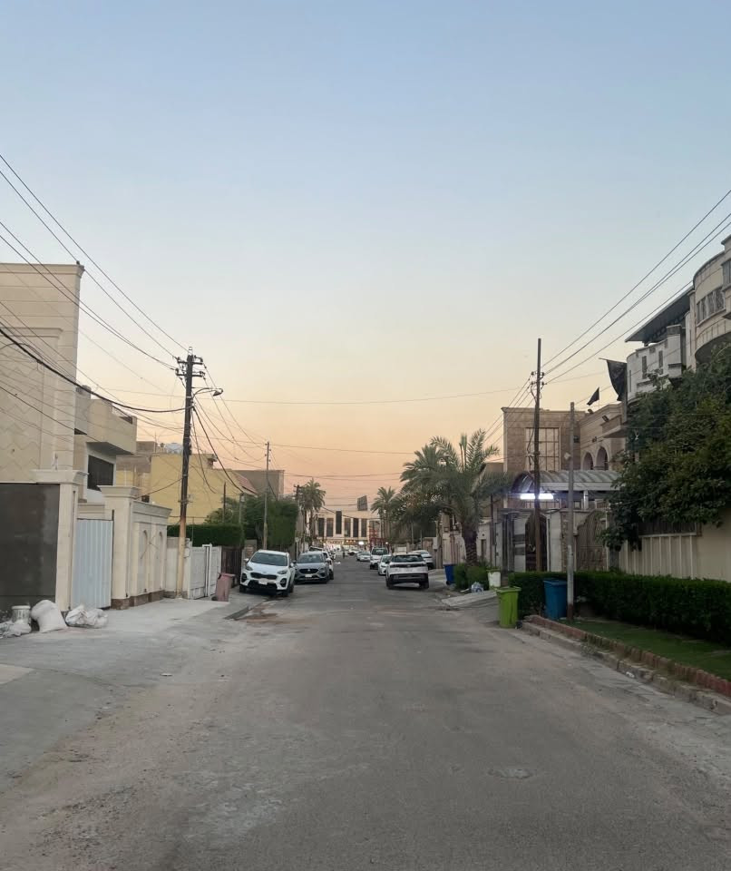 دار للبيع 150 متر بالبلديات/ قرب مثلجات القطب 
محله ٧٣٠ الفرع نافذ عريض ١٢ متر / شارع باريس
بناء ٢٠٢٥ جدا حديث مكان هادء طابقين ونص 
((السعر ٧٦٥ مليون وبي مجال بسيط))
الطابق الاول / استقبال / مطبخ / غرفه / خدمات 
الطابق الثاني / غرفتين نوم / صاله / خدمات 
الطابق الثالث/ غرفه /صاله /خدمات /سطح 
واجهه ٦ /نزال ٣٠ 
____________________________________________
موقع مكتب الياقوت للعقار/ البلديات/ قرب مثلجات القطب 
مقابل منفذ سنتر المعن / مجاور مطعم مستر جكن 
رقم المكتب / ***********
