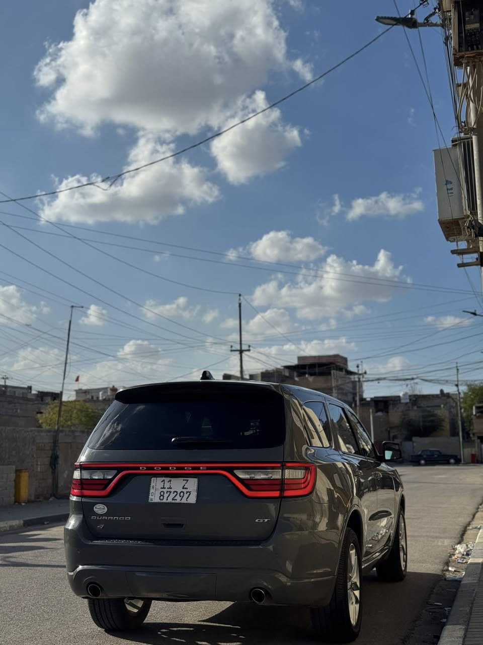 السلام عليكم شباب دوج دورنگو موديل 2023 وارد امريكي ع ايدي سياره جديده بمعنى الكلمه ماشي ٣٢ الف . GT سياره بدون فتحه فقط  بيها هواي موصفات شاشه جبيره تدفئه كشنات جنطه كهربائي فور ويل هوك خلفي والى اخره 
بأسمي ترقيم جديد صوره الحادث بالاسفل  مكاني بغداد بسمايه 
السعر /325وبيها مجال 
هاتف /***********
