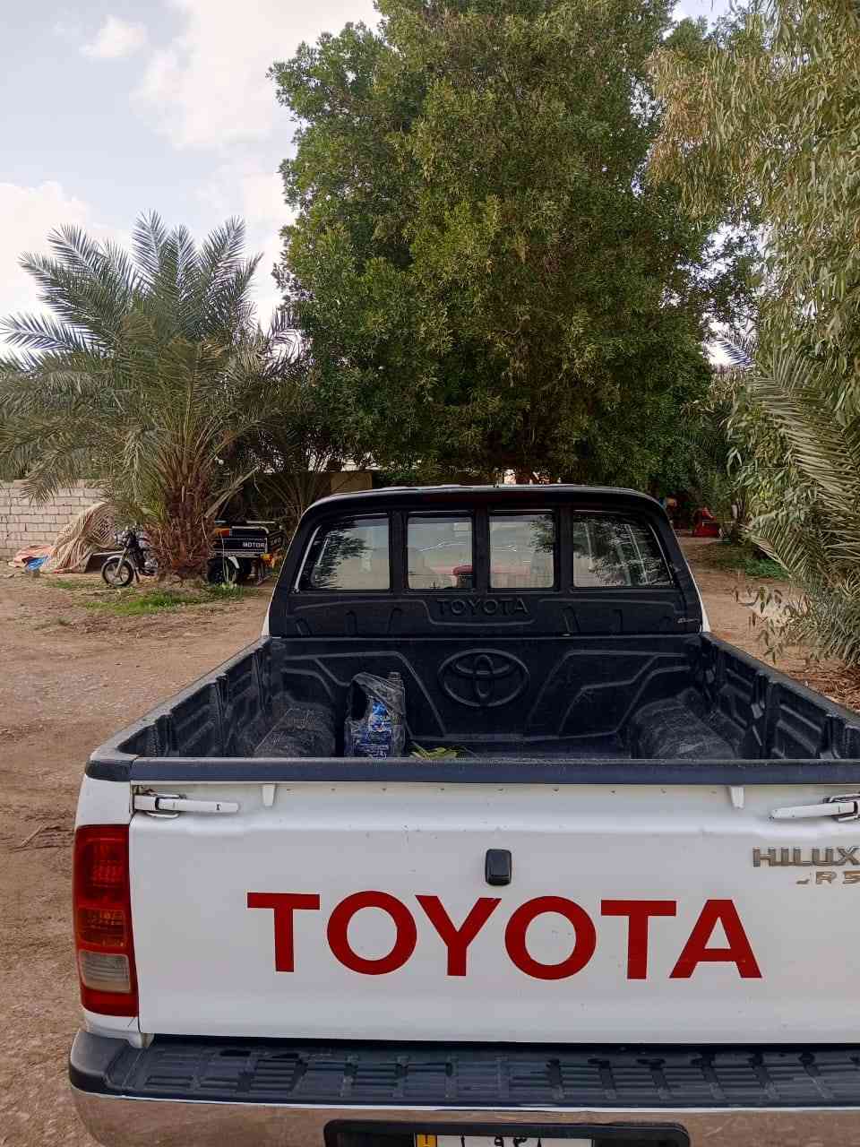 سلام عليكم تيوتا مديل 2007 سياره جديده تخم تاير مكينه جديده سياره ما متعوبه ابد شرط تحويل سعره 140 بيه مجال ستفسار ***********
