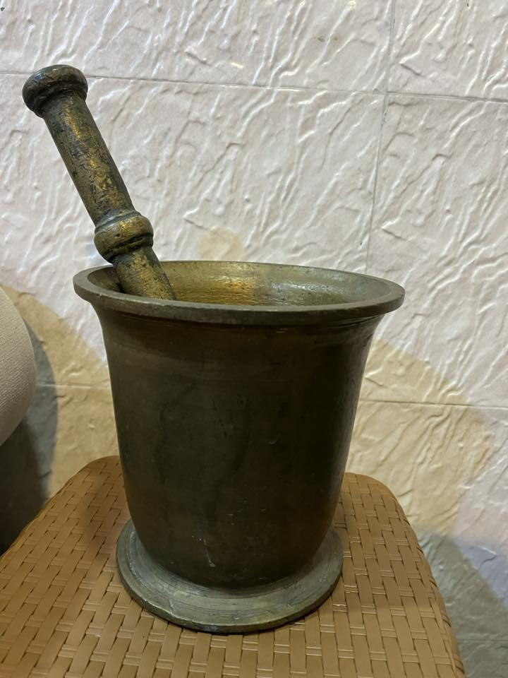 اغراض للبيع
كبات سياره + هاون 11كيلو وارتفاع 20سم
للاستفسار خاص او الاتصال ع رقم ‭0770 169 4882‬
