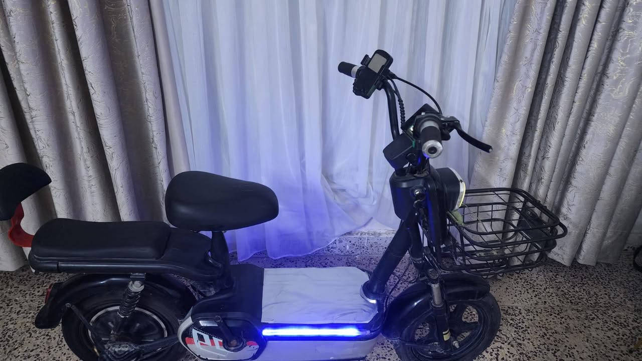 🚲 للبيع | دراجة شحن كهربائية ⚡
دراجة نظيفة وجاهزة للاستخدام اليومي، مناسبة للشغل والتوصيل. 
✅ بطارية قوية. 
✅ إنارة أمامية LED. 
✅ سلّة أمامية واسعة. 
✅ مقعد خلفي. 
✅ اقتصادية جداً بالشحن والكهرباء. 
✅ استخدامها خفيف. 
✅تتحمل وزن. 
📍الموقع: (كركوك حزيران )
💰السعر: (190بيه مجال شوي)
📞  المراسلة: (***********او على مازينجر)
