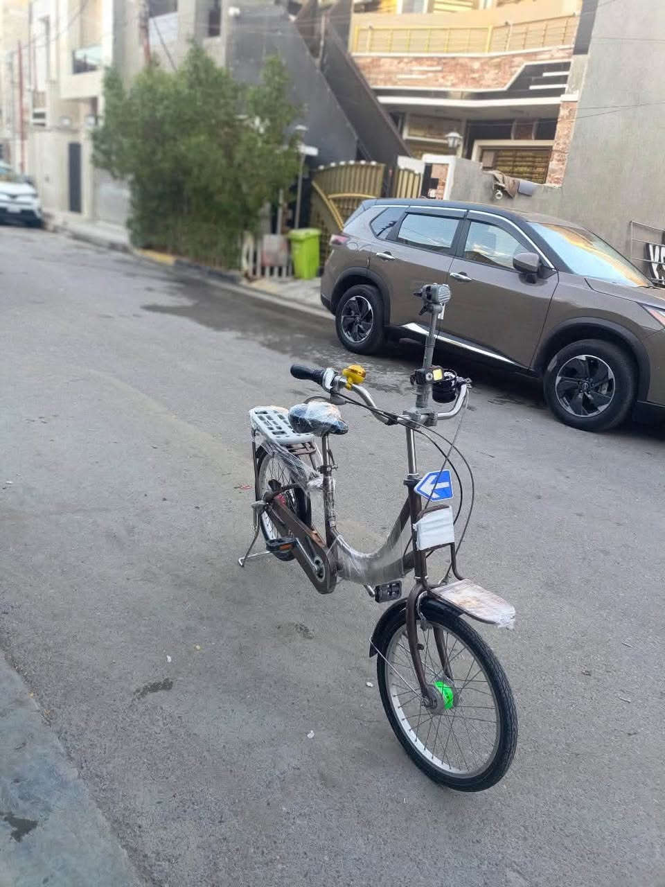 السلام عليكم بايسكل تكسي للبيع البايسكل جديد زوج تاير جديد المكان بغداد حي الجهاد الرفاق السعر:١٢٥ وبي مجال بصيط للتواصل:***********
