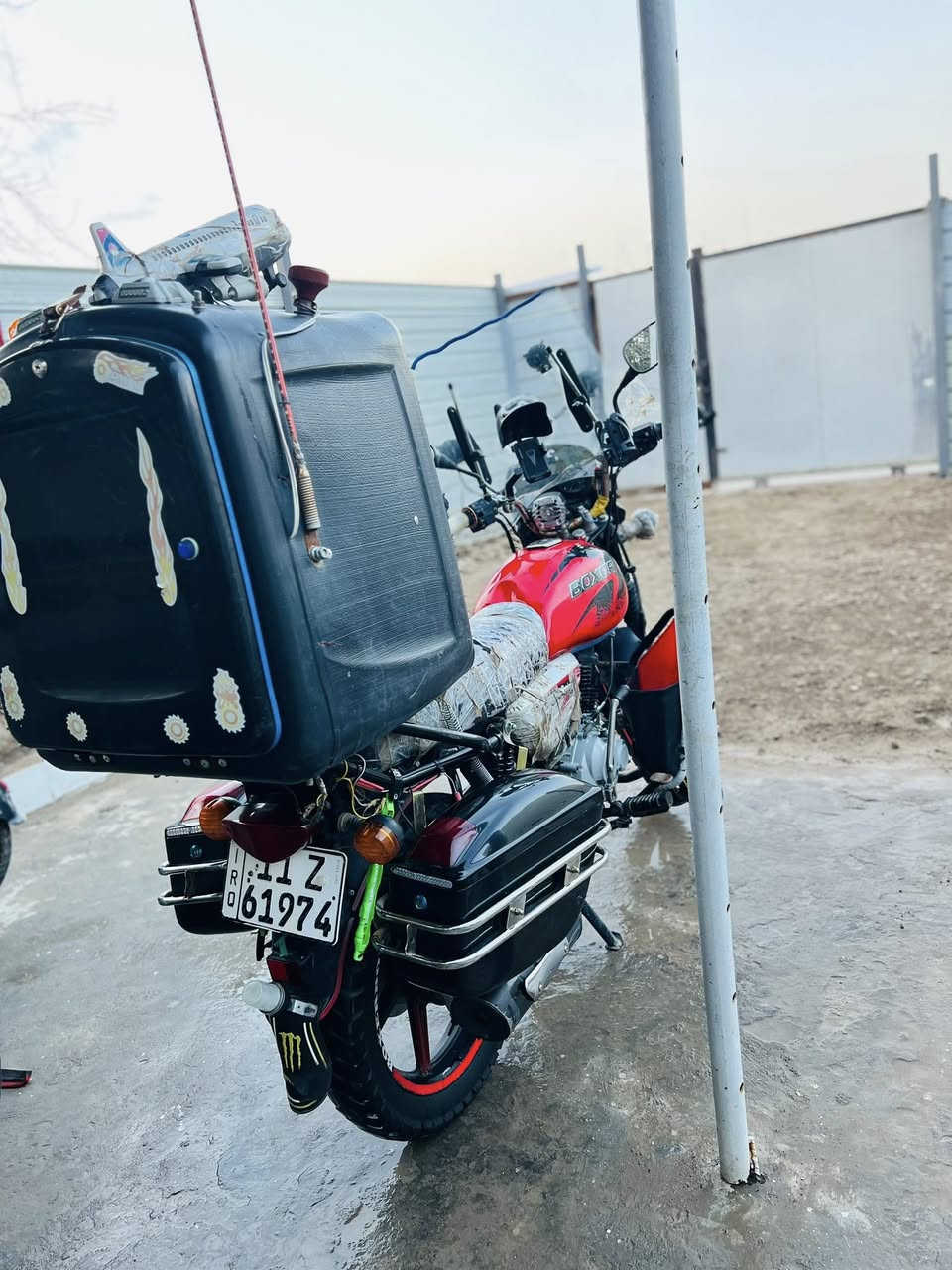 سلام عليكم دراجه بوكسر للبيع موديل 22 رقم وسنويه بأسمي تحويل ثاني يوم دراجه لتسئلني شبيه مابيه جيب الف فيتر وتعال افحص دراجه كامه مكمله استخدام شخصي دراجه ممتعوبه كامله من كلشي محرك مكفول ممفوتح بي برغي وشكله يخبل سعره 2600 عنواني بغداد ابو غريب للاستفسار وتساب ***********
