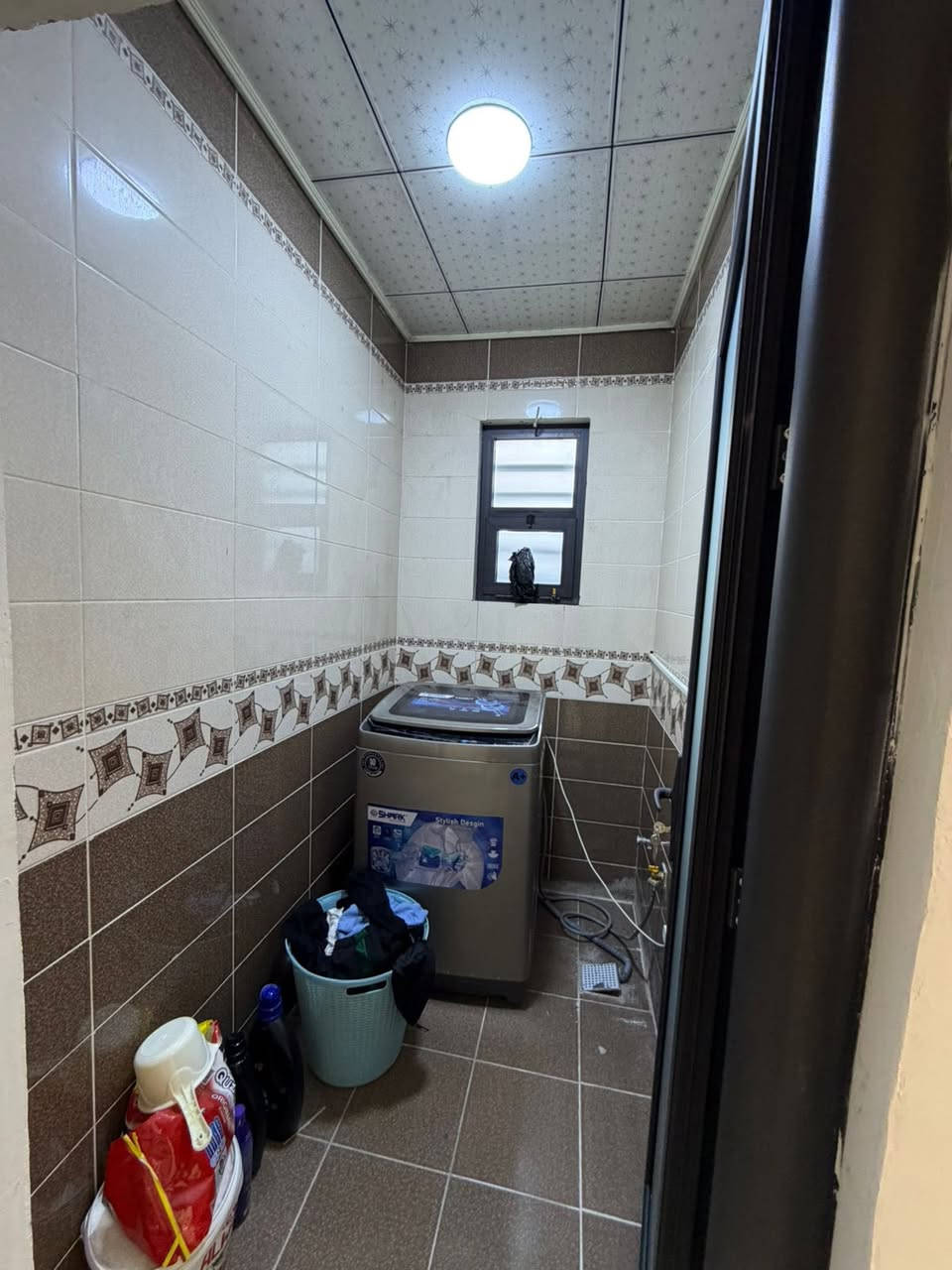 بيت ركن للبيع مجمع كنجان 
بيت ولا اروع وتفاصيل راقيه وموقع مميز✨
مساحه ٧٠٠ تنباع ويا الاثاث
يتكون من كعده خارجيه 🏡
واستقبال والمطبخ حار و بارد 
و ٦غرف نوم وبيها ١٠ مجموعة صحيات 
ومزبح وحديقتين و الواجها تجي مرمر 
للتفاصيل اكثر راسل عل واتساب ***********
