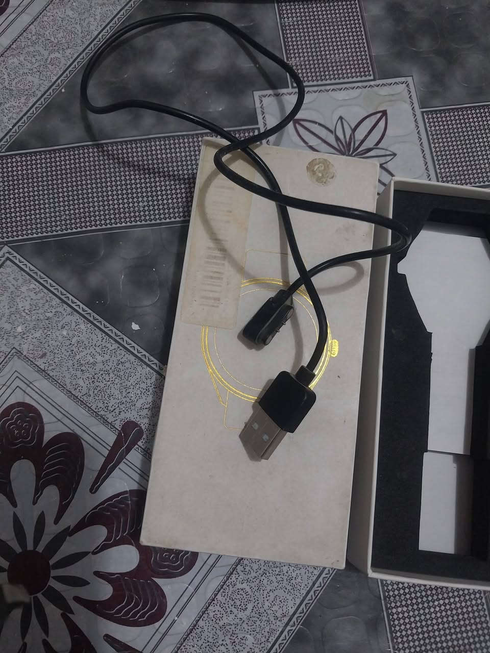 اسلام عليكم ساعه اثنين في واحد ساعه ايربود ***********
