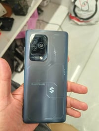 بلاك شارك ٥ برو • ١٢ رام/٢٥٦ • شاشة OLED ١٤٤ هرتز