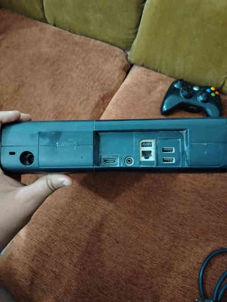 السلام عليكم اكس بوكس 360 لبيع ما عوزه فقط فيش الثلاثيه بي 7وبي جوستكات 2شغاله لعبات ثابته المكان حله حي المعلمين السعر 70وبي مجال رقم الهاتف *********** متواجد عل فيس24ساعه
