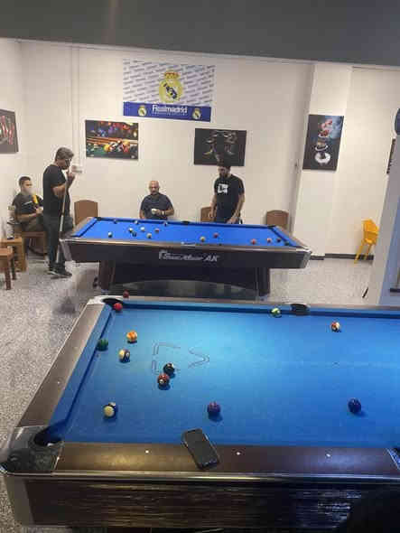 📣 للبيع – مقهى ألعاب إلكترونية وبلياردو جاهز بالكامل 🔥
📍 الموقع: الكاظمية

فرصة مميزة لمن يبحث عن مشروع جاهز وناجح ✅

المقهى مجهّز تجهيز كامل ويحتوي على:
🎱 طاولتين بلياردو سوبر ماستر
🕹️ 8 شاشات حجم 55 إنش مخصّصة للألعاب
📺 شاشتين حجم 60 إنش لعرض المباريات
📺 شاشة كبيرة 75 إنش للعرض العام
🎮 8 أجهزة بلاي ستيشن 5 مع 16 جويستك
🥤 عارضتين إيكور للمشروبات + عارضة كيك طويلة مفتوحة الجوانب
☕ مكائن باريستا كاملة (معدات كافيه احترافية)
❄️ تبريد كنتوري عدد 1
🌬️ 3 سبليت 2 طن
🔊 سيستم صوت متكامل
💰 طاولة كاشير منظمة وجاهزة للعمل
🔋 8 UPS حجم 2500mA
🪑 طاولات ألعاب مع كراسي وجلسات عدد 3

ملاحظة : تفاصيل كثيرة لم تذكر اذا جاد تواصل ع الرقم 

📞 للتواصل والمعاينة: ***********

سبب البيع : ظروف صحية 

💥 المحل جاهز للعمل فوراً – استثمر اليوم وابدأ مشروعك الناجح! 💥
