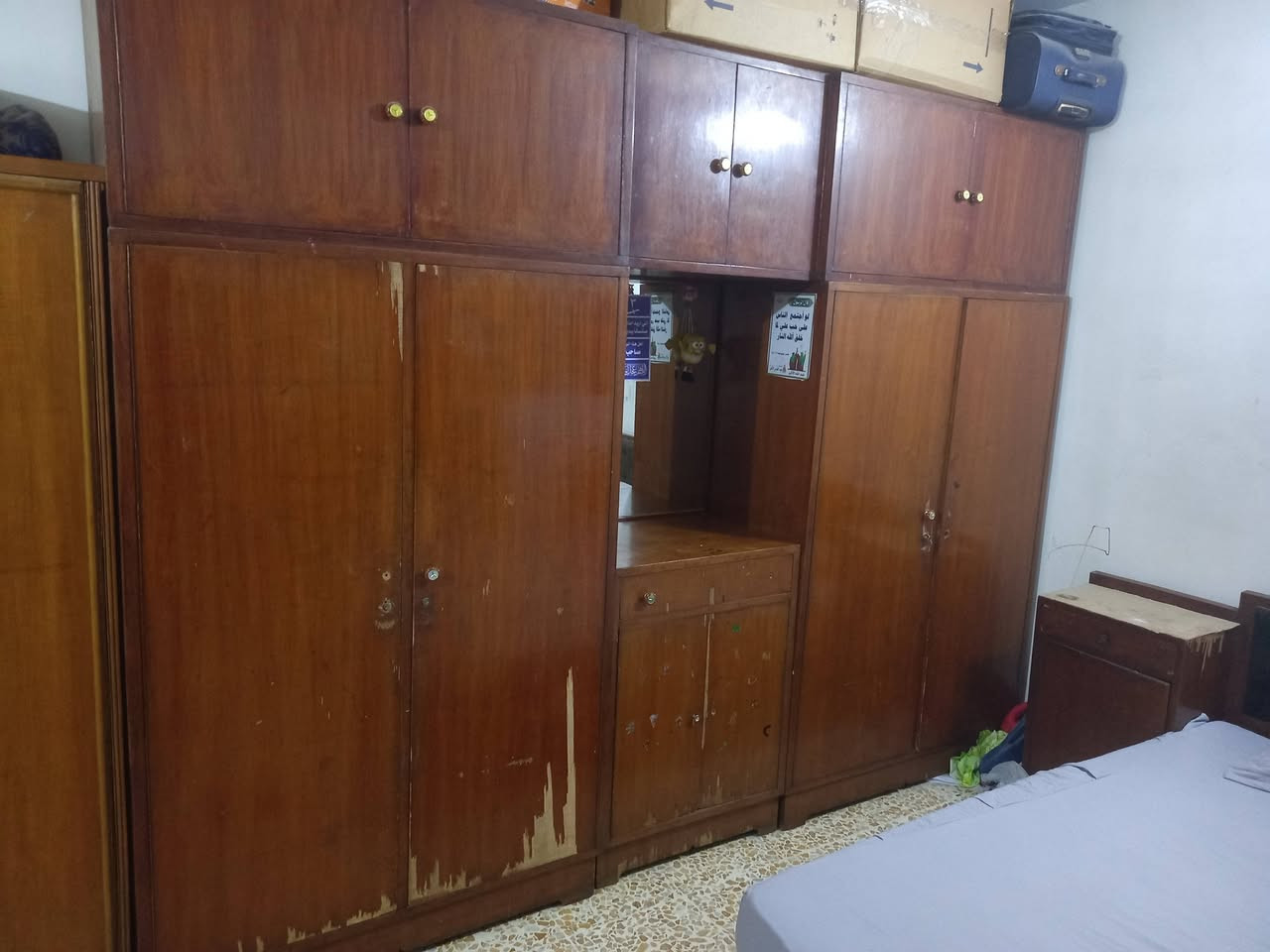 غرفة نوم مستعملة للبيع السعر ٢٥٠الف بي مجال داخل خارج صاج مكان البياع ***********خابر وادلل
