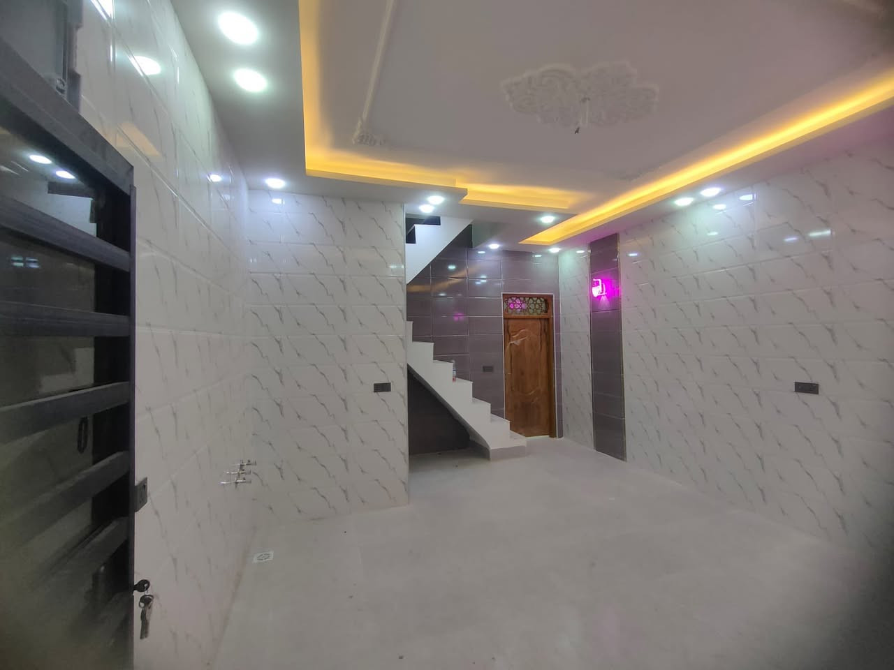 بيت لليجار مساحه 50 متر ركن جديد ما كهرباء مولده ***********
