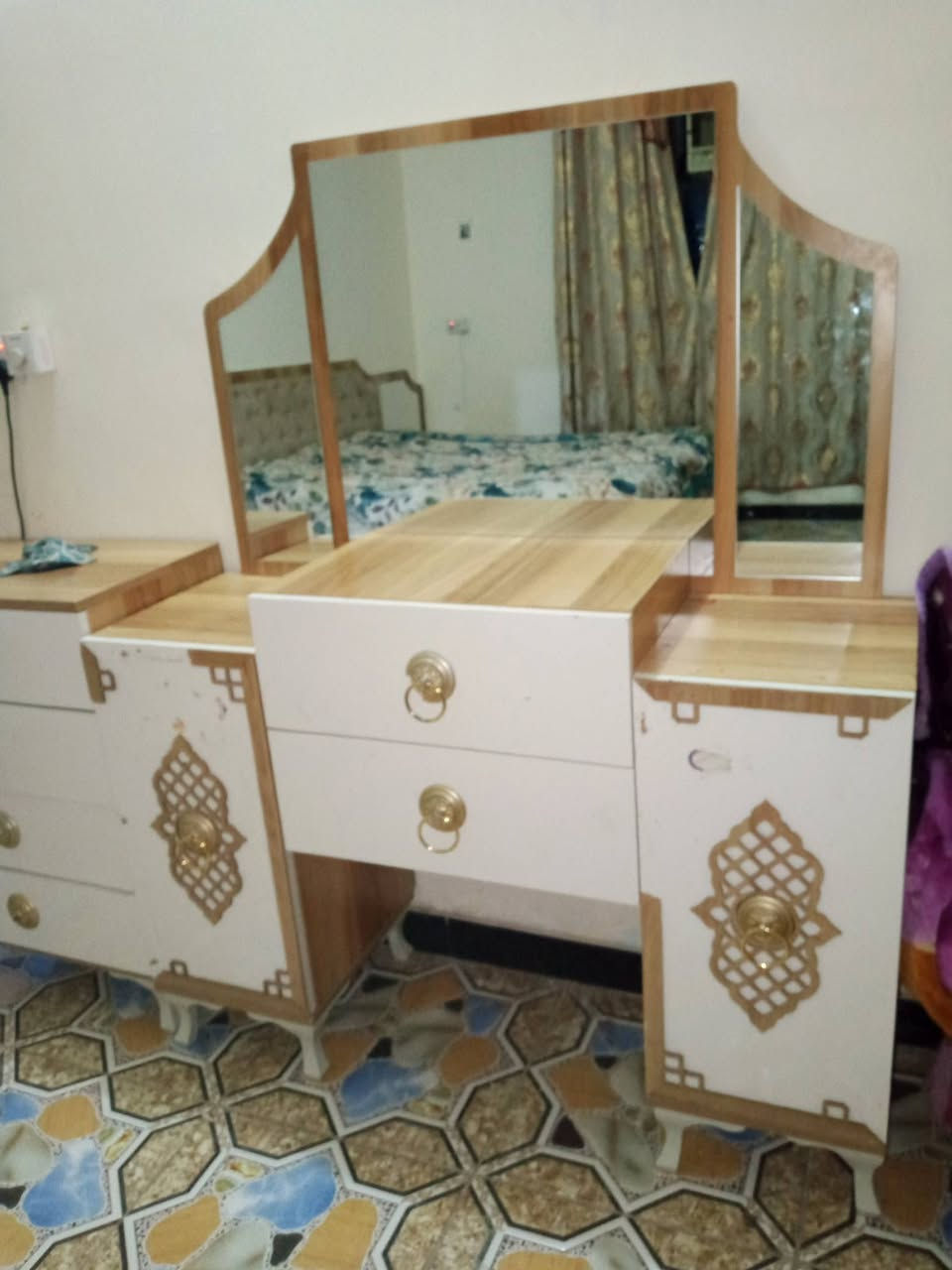 غرفه تركي للبيع بسعر مناسب عريانه للبيع بسعر مناسب الاتصال ***********
