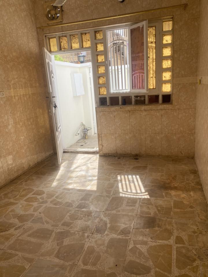 السلام عليكم
بيت للبيع      ركن زراعي   سند  ٢٥   حق التصرف
بدايه دوانم دور النفط  يبعد الف متر على بيوت النفط موضح  بالفيديو 
 المساحه ١٠٥ متر بيت مربع  ركن على فرعين 
مكانه مرتب والجيران بعد ارتب يحتوي الطابق الاول على استقبال ومطبخ  وصاله  وغرفه وصحيات والطابق الثاني صاله وغرفتين عوزهم فقط سقف  البيت عكاده بس شغل يخبل ونضيف وتجي وتشوفه

وخدمات المنطقه كامله مجاري كهرباء  ماء جديد  وتبليط عن قريب وضعو حجر الاساس عن قريب راح تتبلط

ملاحظه 🔴🔴احتمال شهر الجاي راح تتطوب هيج سمعت 

الاتصال   ***********
والشخص الي ميعرف الاسعار وميعرف بالمنطقه لا يتصل ولا يراسل ويظل يشمر كلام مو حلو
