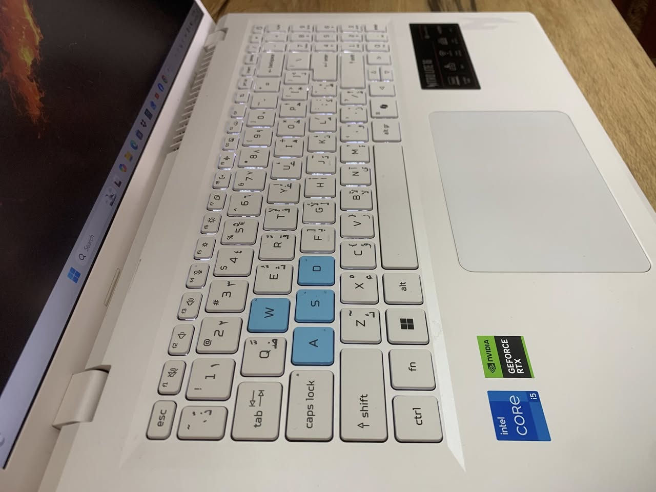 السلام عليكم 
اللابتوب الاحدث من Acer فئه Nitro 16 Lite النحيف
جهاز نضافه جدا عاليه بدون ضرر او ملاحضه مضمون
ياتي بعتاد مميز

شاشه نوع WUXGA افضل خامه الوان  حجم 16 انش بدقه QHD بمعدل تحديث 165هرتز  استجابه سريعه

معالج خرافي من انتل 
Core i5-13TH Gen H / 5.20GHZ boosted
من الجيل الثالث عشر فئه H الكيمنك 

كرت الشاشه المنفصل نسخه مميزه من
Rtx 3050-6GB LIMITED edition 
نسخه ال6 كيكا وليس ٤ كيكا بمعنى نفس حجم كرت ٣٠٦٠

رامات حجم 16GB نوع DDR5 قابل للتطوير
هارد ٥١٢ m.2  قابل للتطوير
بطاريه اربعه ساعات عمل 

اللابتوب جدا خفيف تقريبا ٦٠٠ غرام سوبرسلم حتى بمنفذ شحن تايب سي و ممكن يشحن بالباوربانك 

اكيد احترافي بكافه الكيمنك و المونتاج و الهندسه 

مع وصل الشراء منذ ثلاث اشهر فقط وساري الضمان

السعر ٨٣٥ الف فقط 

بعداد البياع ويوجد توصيل 
تواصل***********
