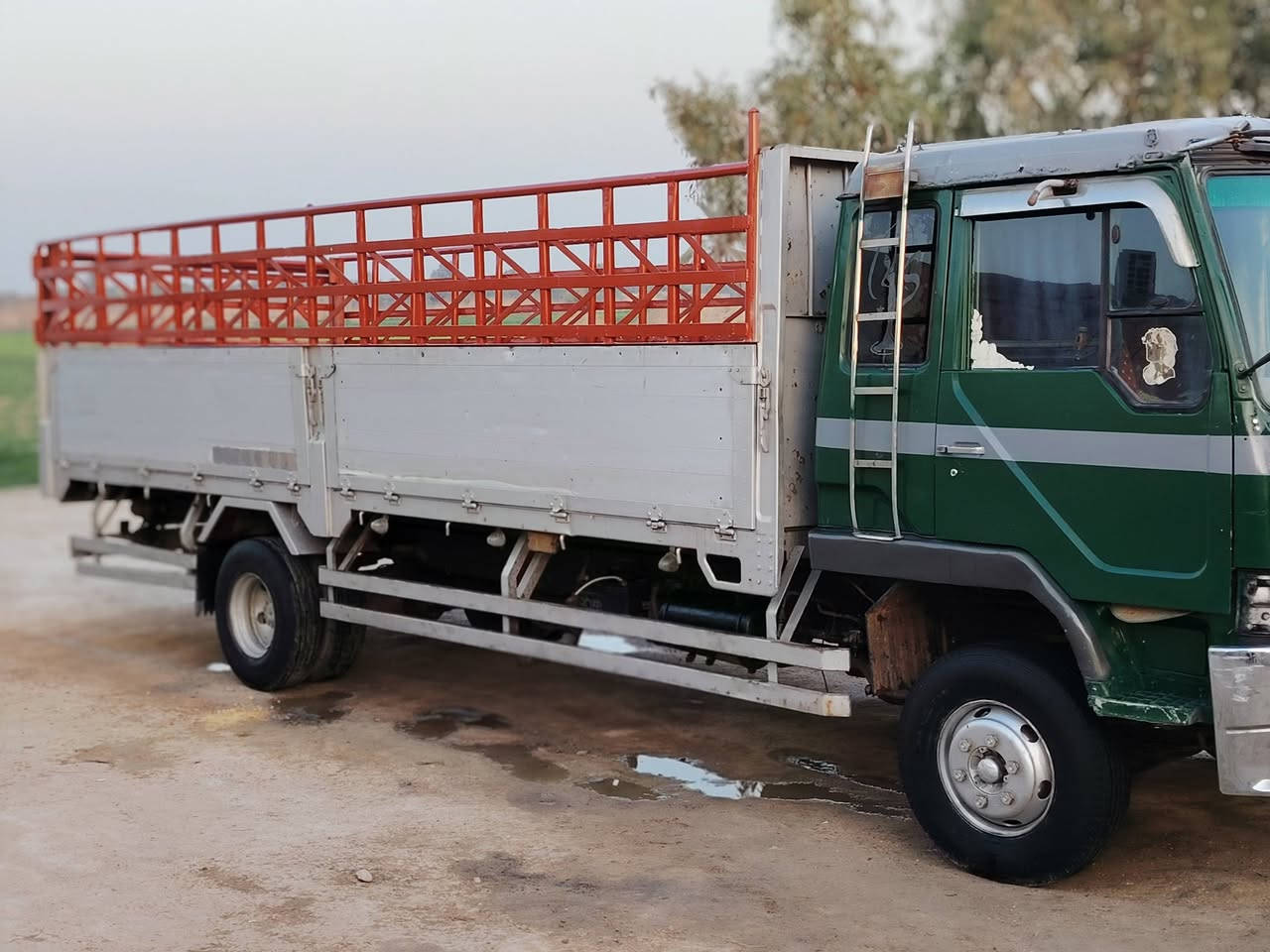 سلام عليكم سياره مربع للبيع مكينه ١٤ سوبر لا تبخير ولا تنقيص شاصي ٦ وربع ابلادي  سعرخاص انتصال***********
