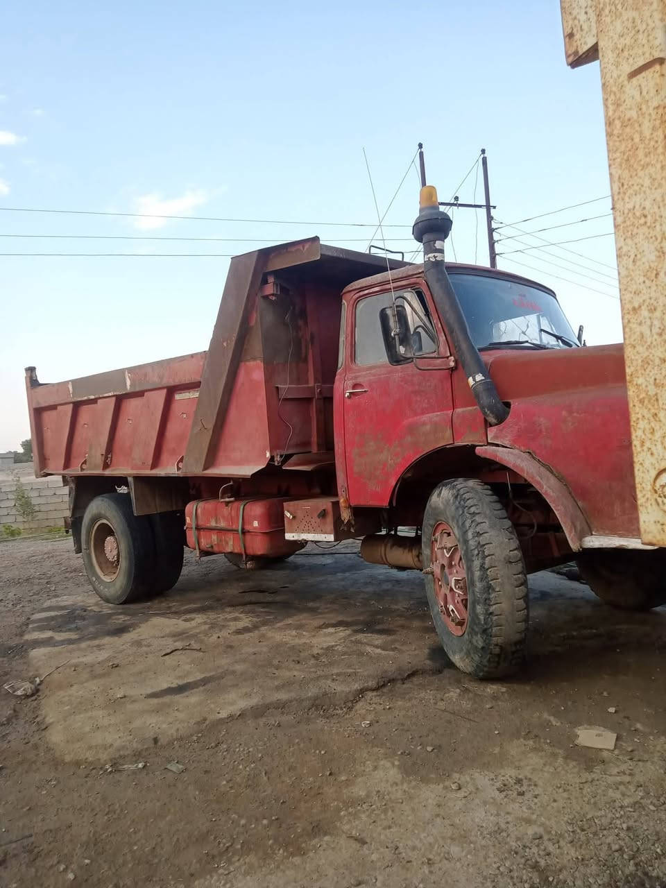 سلام عليكم
كلابه مان موديل 81 مكينه جديد كير مامفتوح 

سياره بسمي الماني نينوى ***********
***********
