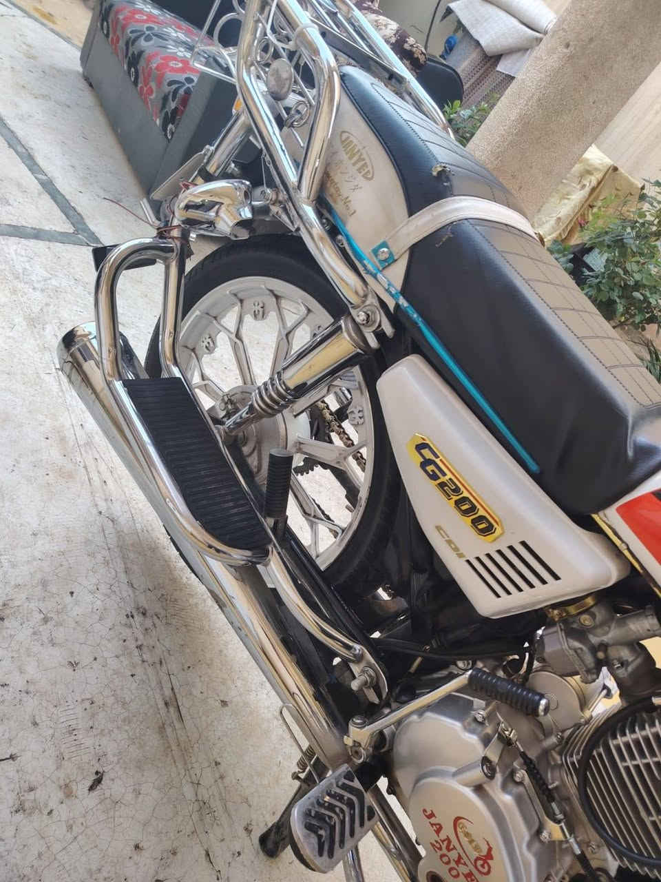 ماطور أبيض لببع جديد ماماشي صفر السعر مليون وثمنميه بي مجال رقم سنويه جديد لحد الثلاثين هذا ***********

