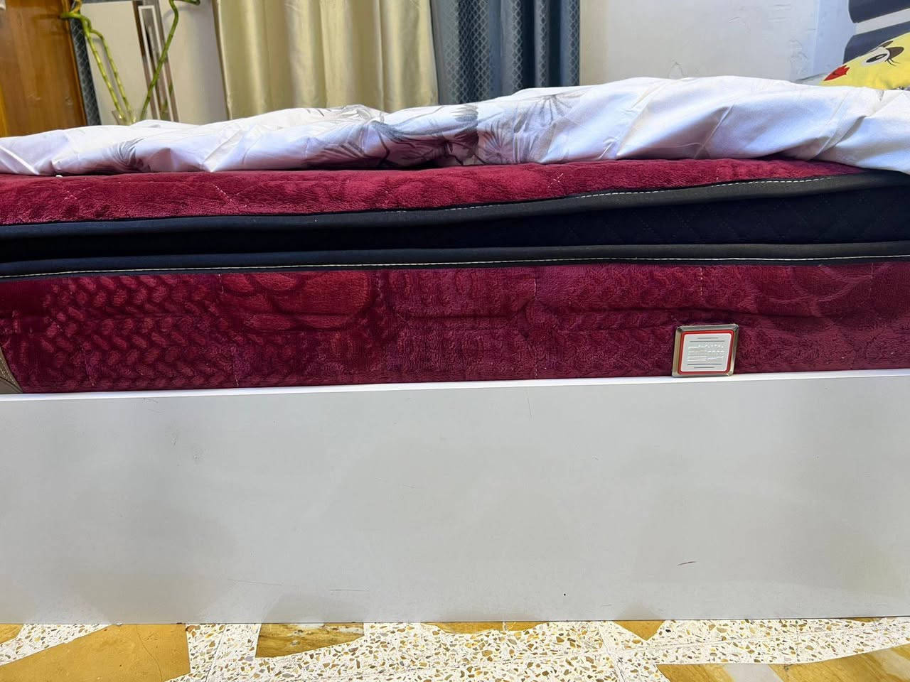 السلام عليكم غرفه جديده ماخذته ب 600 الله شاهد صارله شهر 
 جديده كسر واحد مابيه كلها جديده حتى ريحه  نجاره بيه بس احتاجيت ال عمليه ودابيعه  مستعجله كلش هواي ماعدا دوشك ال شراي يدخلي عفيه لان  دابيعها عمليه لحد يكسر بسعرها


**إذا كنت صاحب هذا الإعلان وتريد حذفه لأي سبب، رجاءا أرسل رسالة إلى الدعم الفني**
