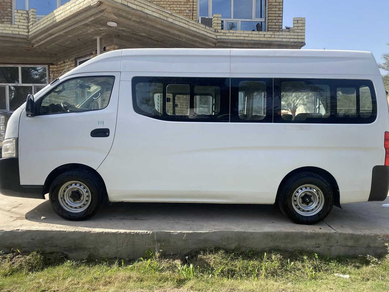 نيسان ١٤ للبيع رقم بغداد انكليزي بسمي بيه صبغ قليل ميكانيك مكفول تخم تاير ١٨٠ وبيها مجال لاستفسار اتصل ***********
