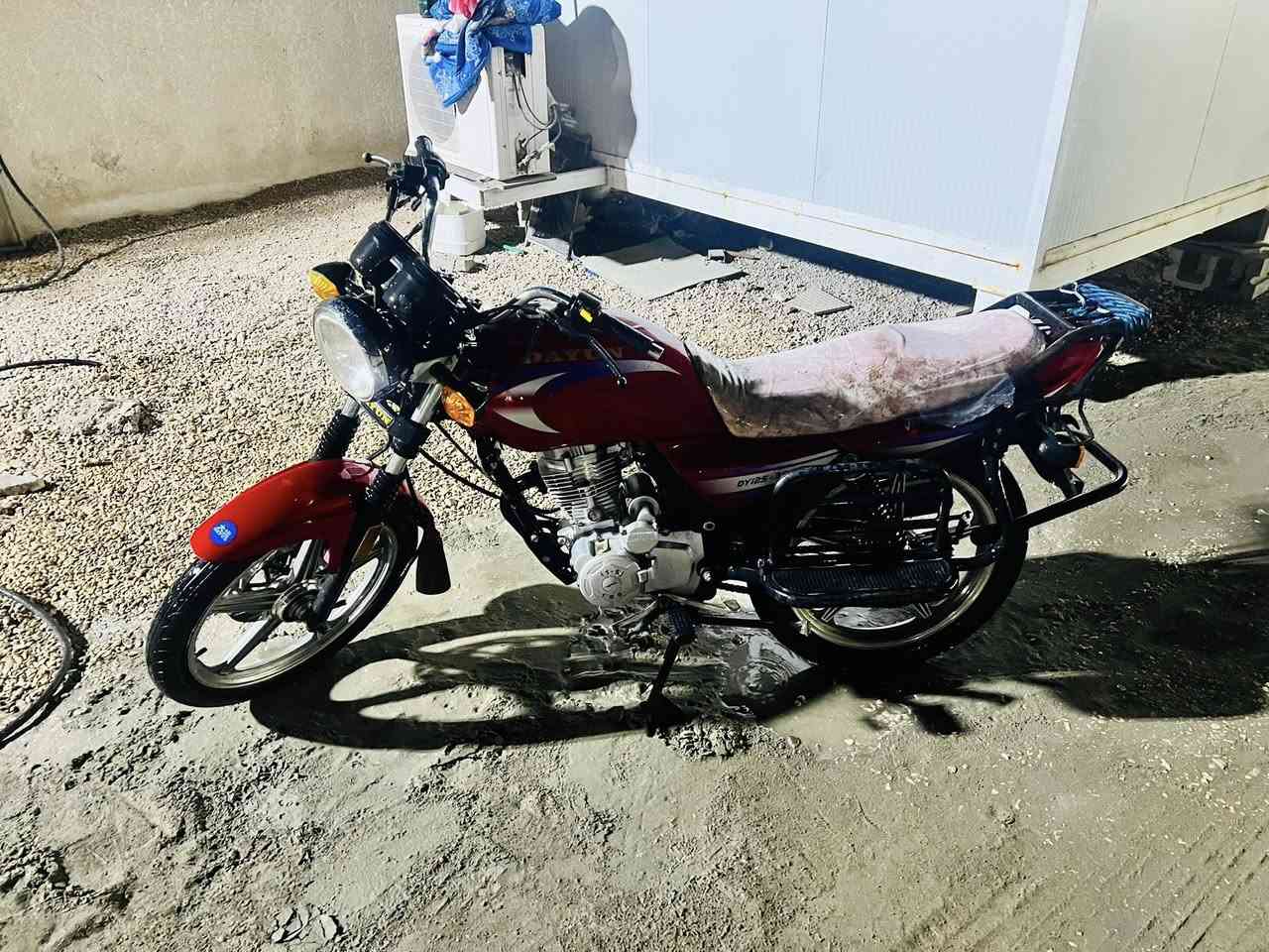 سلام عليكم دراجه دايون عضم للبيع موديل 2018 دراجه اوراق كامله دراجه مابيه اي نقص المكينه مامفتوحه السعر 700 وبيه مجال للشراي عنوان كربلاء 
***********
