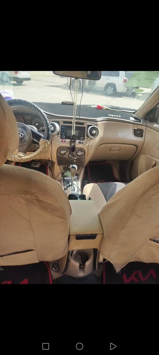 السلام عليكم اخوان كيا ريو موديل ٢٠١٢ محرك ١٦ هيئه ١٥٠ الف عليها غرامات ١٠٠الف دينار عليه بيها بوند بدون دواخل شرط تلكيطات تكسي السعر ١٠٥ بيها مجال قليل ***********   شرط التحويل
