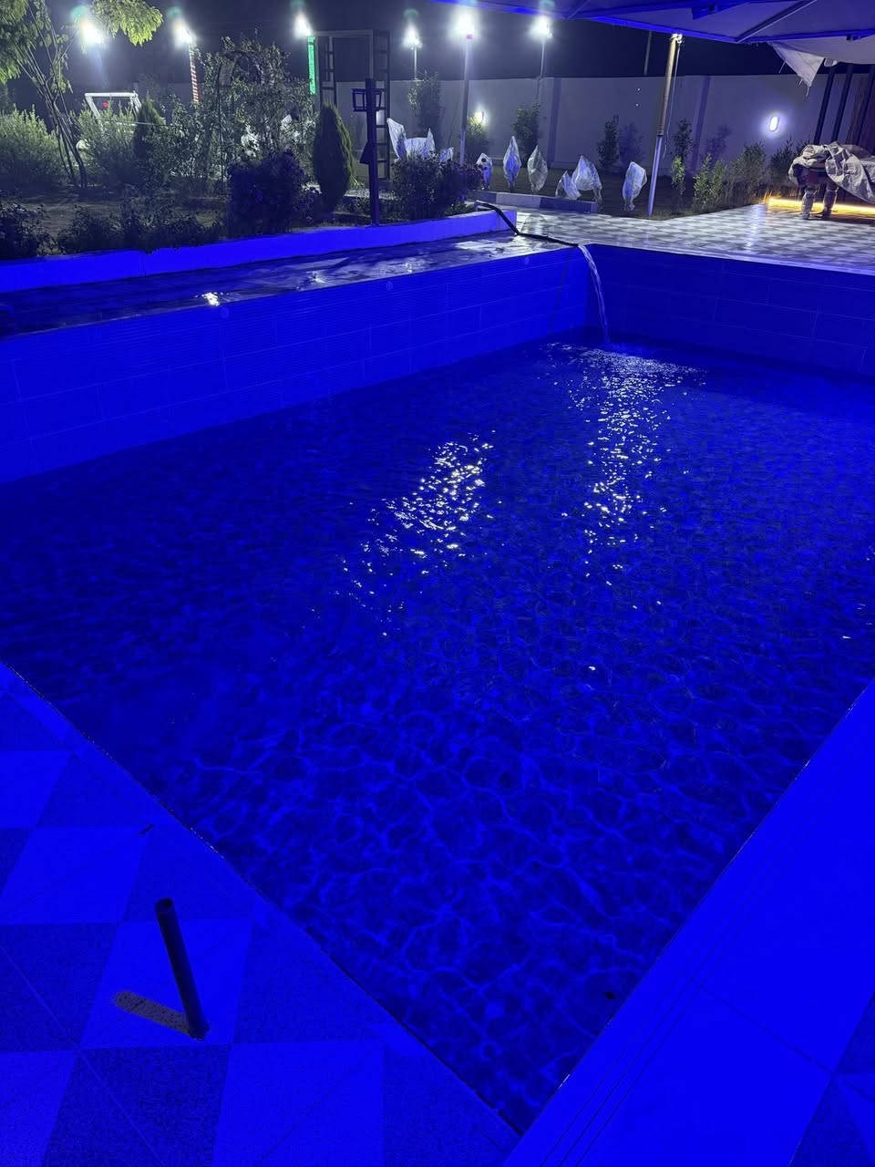 مساء الخير ع احلى متابعين 🔴🔴🔴
تستقبل مزرعه عشق حجوزاتكم  

العالب  الشباب بليارد فيشه منظده 
مجموعه العاب الأطفال 
حدائق عدد 2 
غرف عدد 2 
صاله + مطبخ مؤثث بالكامل 
جلسه عربيه خارجيه 
مسبح كبير 12×6 العمق من 150/ 180 
مسبح للاطفال 
مزرعه مكيفه كهرباء 24 ساعه
 ‭***********
