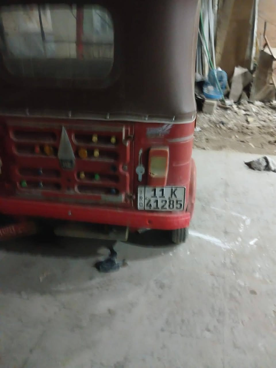 السلام عليكم تكتك موديل ٢٠١٧ شهر ١٢ رقم انكليزي وسنوية موجودة محرك ٢٠٢٠ بعده جديد وناعمة، نقصها الكهربائيات وخياسات كدامكم مثل ما موضح بالصور 
السعر : ٣ ملايين و ٧٥٠ الف
العنوان : ابو غريب ، المنسية
للأستفسار : ***********
