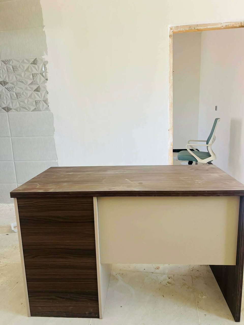 أثاث للبيع 
ثلاجه ميوزه عدد اربعه كراسي عدد 60 طبلات عدد 15 جدد ستعمال قليل سعر خاص مستعجل عل بيع تواصل ***********
غير متواجد عل فيس مكلف بل نشر هاذ رقم اتصل *********** Singapore
