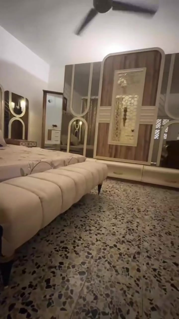 السلام عليكم  غرفه للبيع تركيه ضخمه نضافه 100/100 المكان بغداد  مكلف بنشر اتصال ***********
