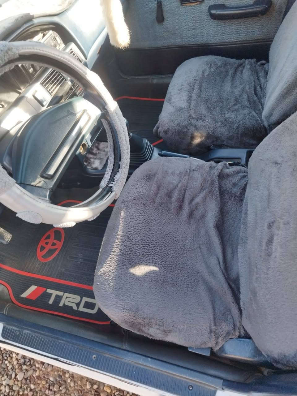 السلام عليكم للبيع سياره كورلا 90 سياره يسار اصلي جديده على وضع الشركه مال جناي محرك نضيف كير جديد تايرات جدد رقم بغداد مشروع وطني شرط التحويل سنويه لل 28 السعر 58 وبيه مجال الاتصال على الرقم ***********
