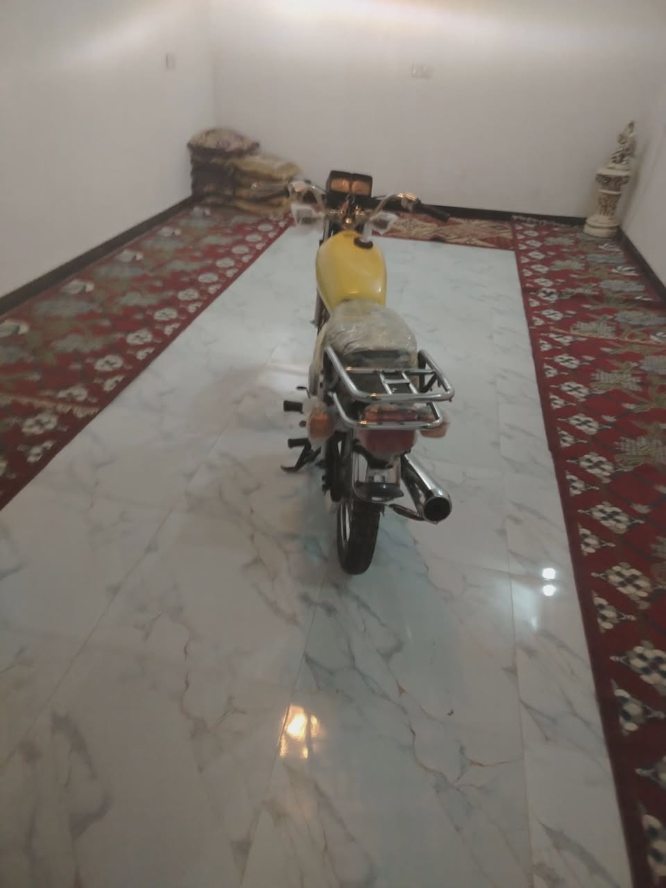 السلام عليكم شباب دراجه موديل 20 اوراق اصولي  وجديدات وبجهك للترقيم دراجه تعميرتهاا جديده وما عايزها برغي والسعر 550 وبيه مجال والشراي بيه خير ويدلل والاتصال على هذا الرقم *********** ( مكاني الكوت )
