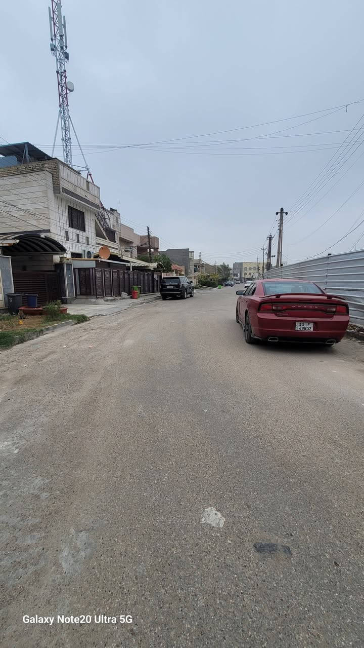 ١٠٠م للبيع حي الجهاد دور الضباط قرب شقق السلام السكني
واجه ٤ نزال ٢٥ يحتوي على ثلاثة غرف نوم وصاله مفتوحه مع الهول مطبخ معزول وخدمات عدد ثنين على شارع ١٥م امام الدار تشجير  للاستفسار *********** ابو يوسف
