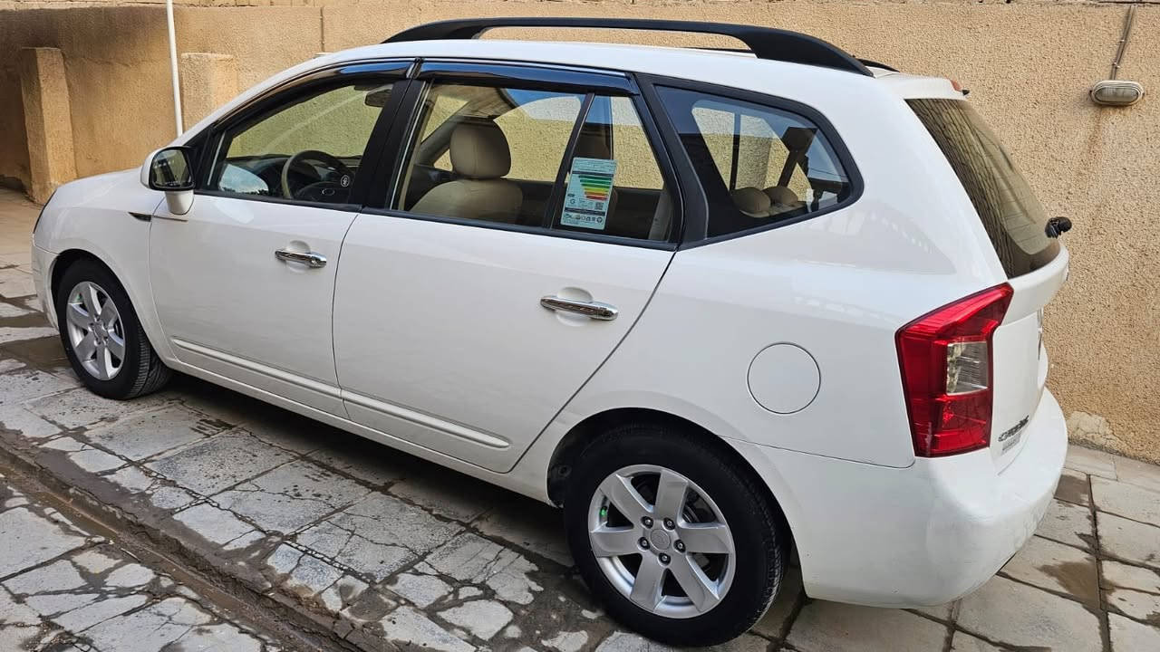 كيا كارنز 2009 خليجي مكفول  ***********
كيا كارنز وارد خليجي شركة كيا الدولية العراقية موديل ٢٠٠٩ رقم بغداد دولي جديد مكفوله من الصبغ والضربه والفتح فقط بارد محرك ٢٤٠٠ جديد كير جيد حداديه جاهزه وكاملة تخم تاير تبريد جديد غرفته جديده لايت ناصي عالي زنون ويل كب فتحه فول تحكم ستيرن تبريد خلفي ارباك شاشه كار بلي كامره خلفيه كامرة داش كم تصوير الحوادث سعره 123 ورقه .
 مكاني النجف الكوفة 
***********
