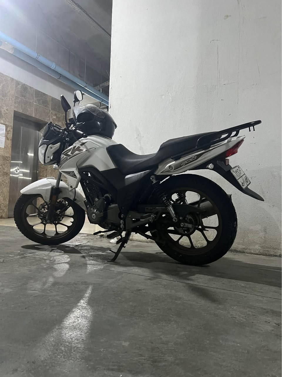 مۆتۆڕێک بۆ فرۆشتن 2025
 • تەنها 8,000 کیلۆمەتر بەکار هاتووە
 • هەرگیز بۆ دڵیڤەری بەکار نەهاتووە، تەنها بەکارهێنانی کەسی بووە (هی مامۆستایەکە)
 • هیچ ڕووداوێکی پێ نەهاتووە
 • هەموو شتێکی بە تەواوی باش کار دەکات، بە ضمانەت، بێ هیچ زیانێک
• هەموو بەڵگەنامەکان ئامادە

تایەرەکان گۆڕدراون تەنها بەپێی ئارەزووی خۆم، بەڵام تایەری سەرەکی هەیە ئەگەر دەتەوێت بگەڕێنیت

💰 نرخ: 1600 دۆلار

بۆ زانیاری زیاتر پەیوەندی ۰۷۵۱۷۳۸۶۹۷۵ أربيل, العراق
