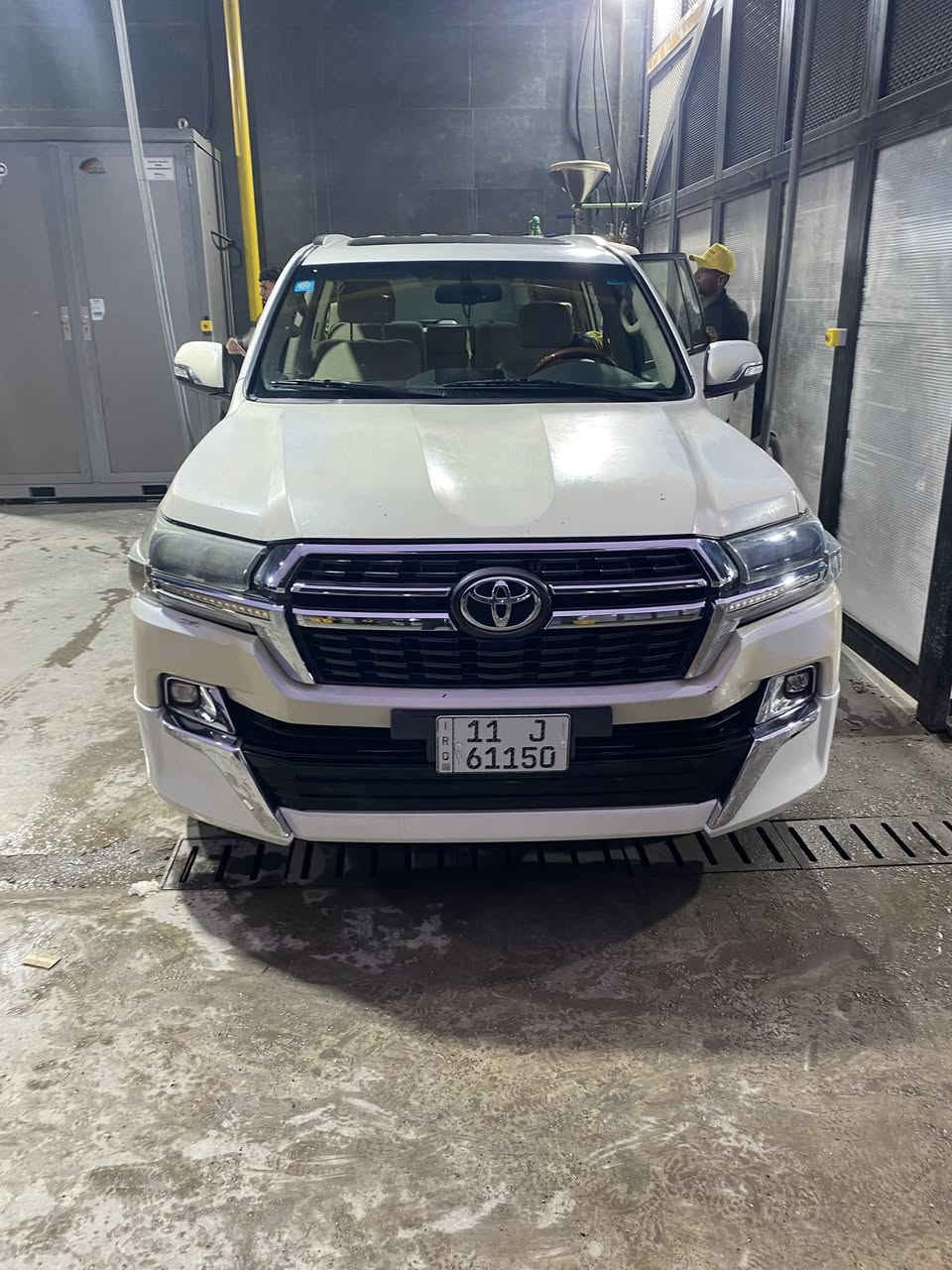 للبيع ٨سلندر موديل ٢٠١٣صبغ فقط التحديث مكان السيارة بغداد للتواصل على الرقم***********
