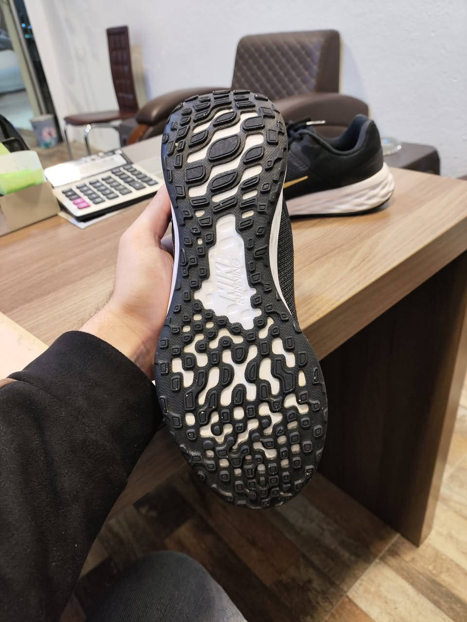 Nike Revolution 6 
باله اوريجنال %100
النظافة %100
40 القياس 
25cm طول القدم 
يتوفر توصيل 6 الاف لجميع محافظات العراق 🚙


**إذا كنت صاحب هذا الإعلان وتريد حذفه لأي سبب، رجاءا أرسل رسالة إلى الدعم الفني**