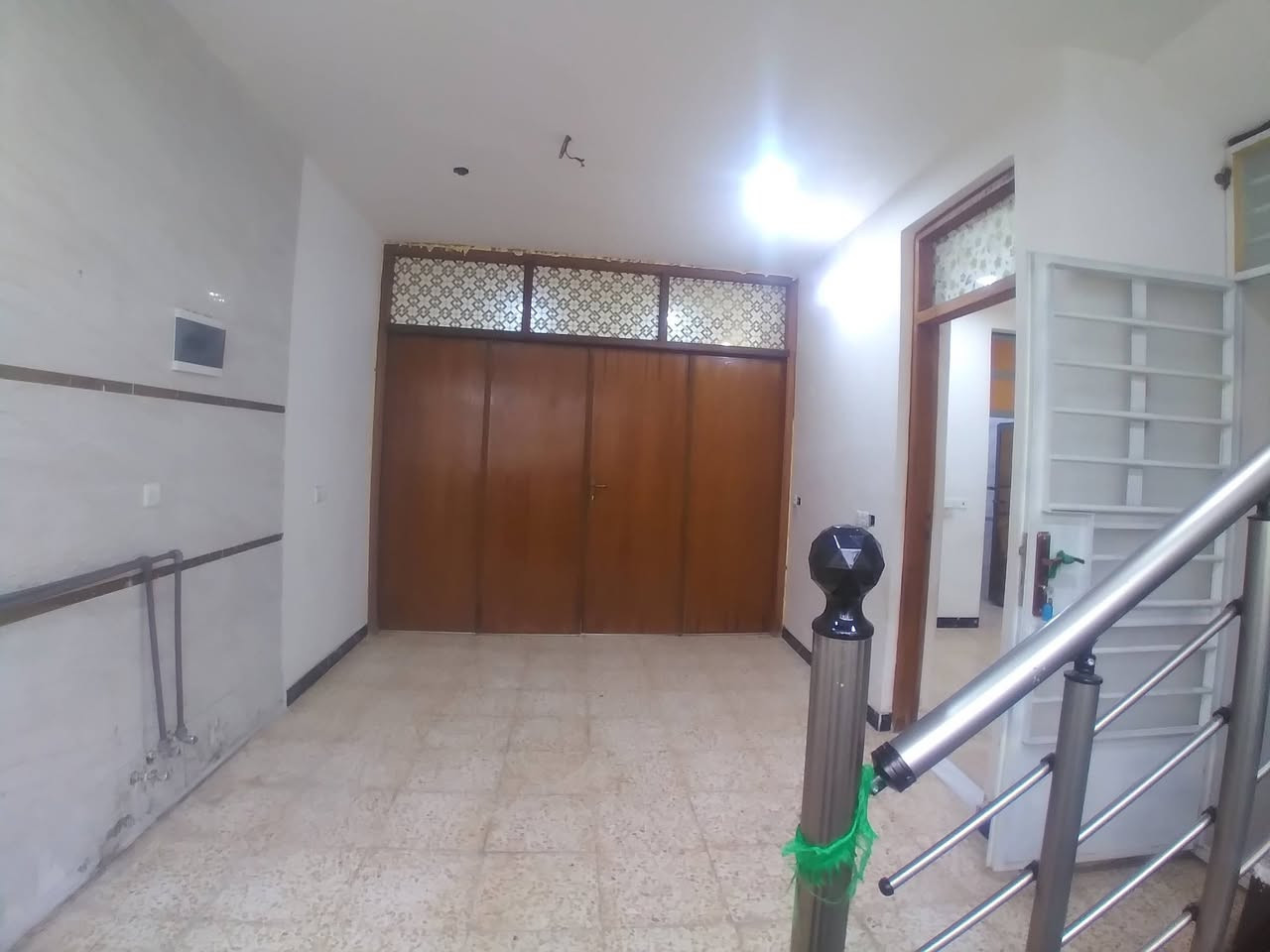 مشتمل طابق ثاني للايجار العنوان الطي شاطى التاجي الكاضميه الثانيه يحتوي على غراف نوام واحده وصاله ومطبخ وحمام للإستفسار مع مكتب ملاك السعدي للعقاري سعر الايجار ٣٠٠ الف المكان نزال اسواق زهراء ***********
