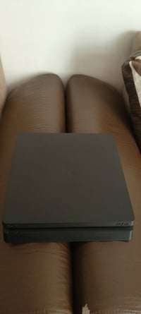 توفره اجهز بليستيشن 4 سلم باله الجهاز مهكر  لا مفتوح ولا مصلح  وغير مس...