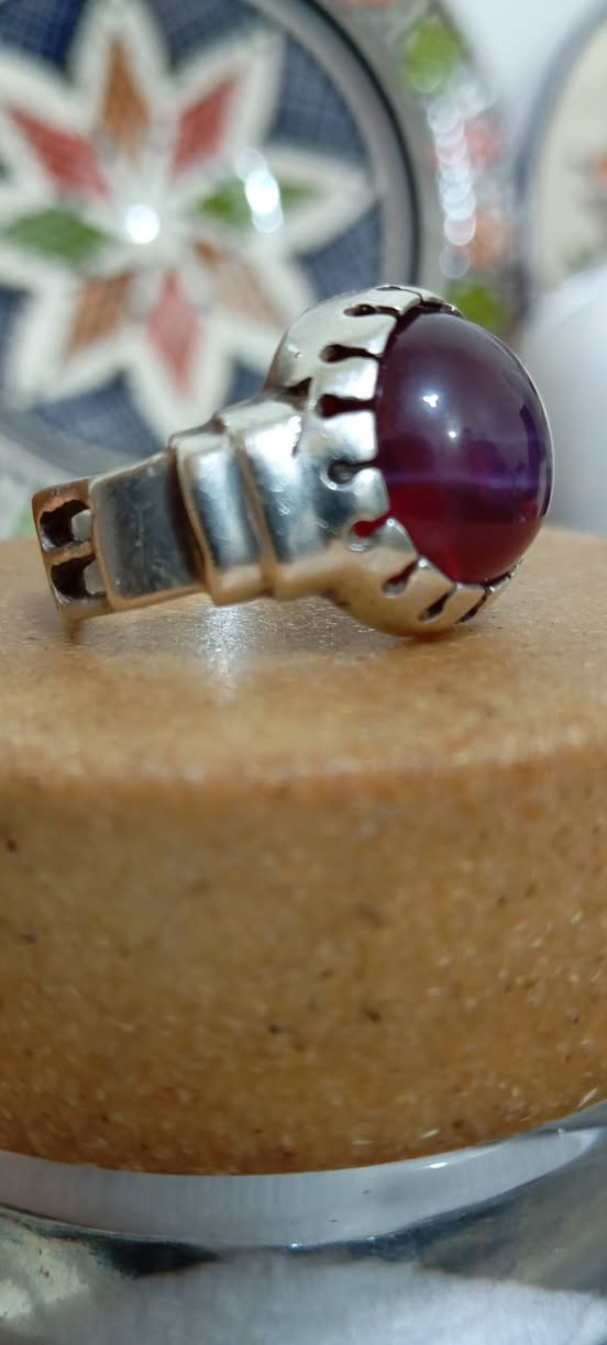 A beautifully crafted pure silver ring crowned with a star sapphire stone.


**إذا كنت صاحب هذا الإعلان وتريد حذفه لأي سبب، رجاءا أرسل رسالة إلى الدعم الفني**