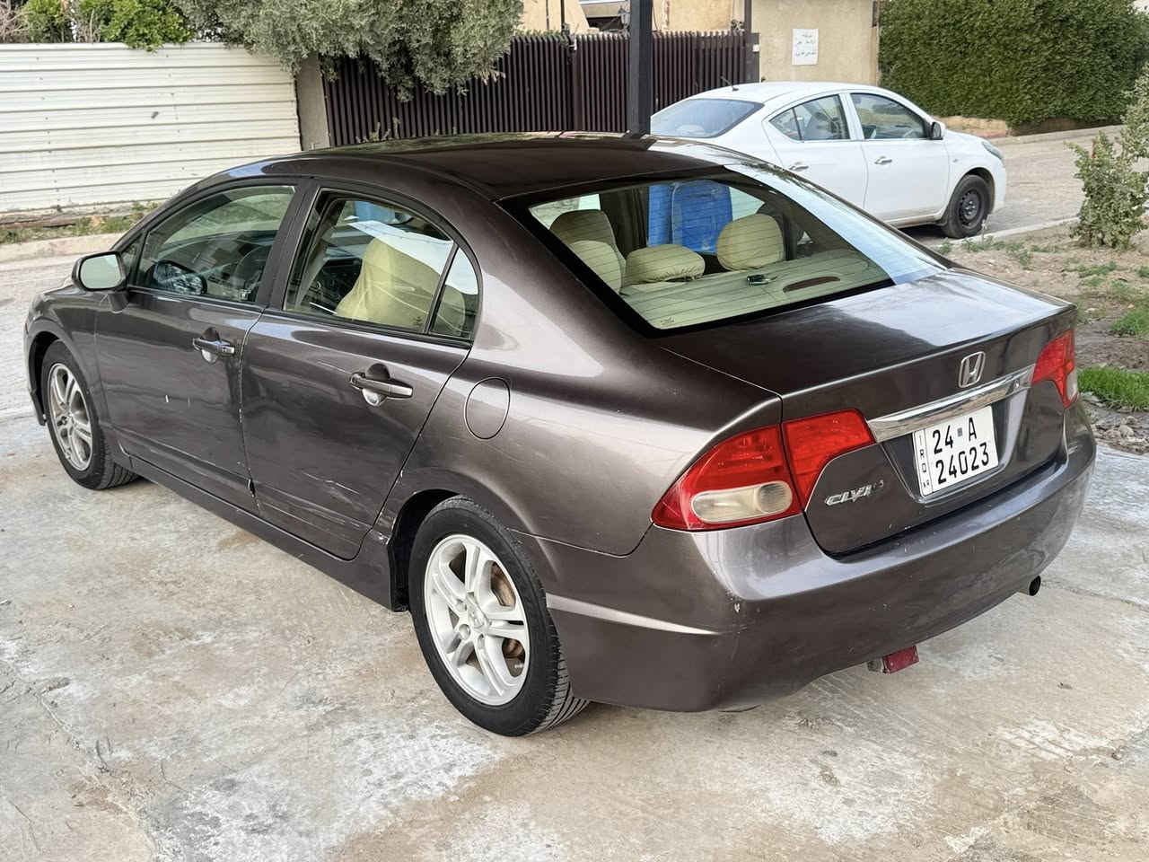 السلام عليكم
هوندا سيفك موديل ٢٠١٠ كندي بدون حادث مصبوغة حزام 
كير اوتو 
صدر جديد 
تخم تاير جديد 
هزة جديدة 
رقم جديد 
سنوية ب اسمي 
السعر 64 ورقة وبيها مجال 
*********** 
مكاني بغداد
